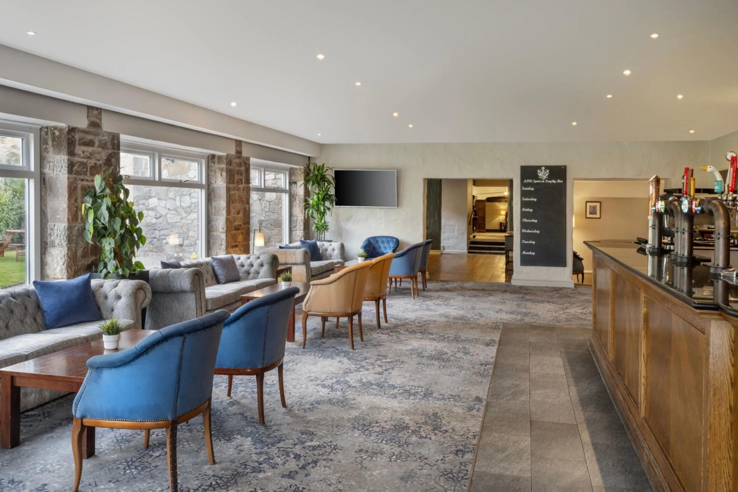 Lounge or bar in Delta Hotels by Marriott St Pierre Country Club