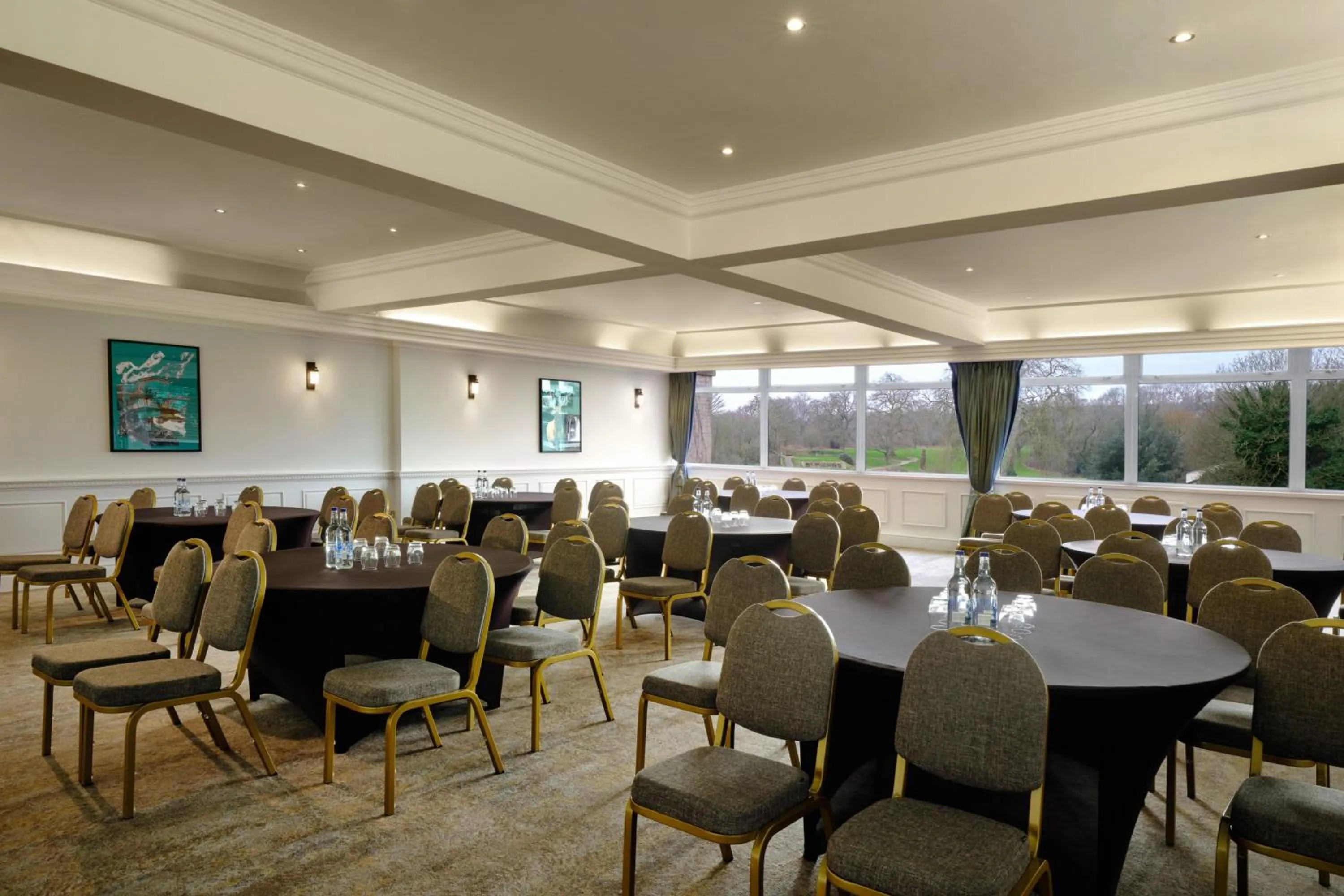 Meeting/conference room in Delta Hotels by Marriott St Pierre Country Club