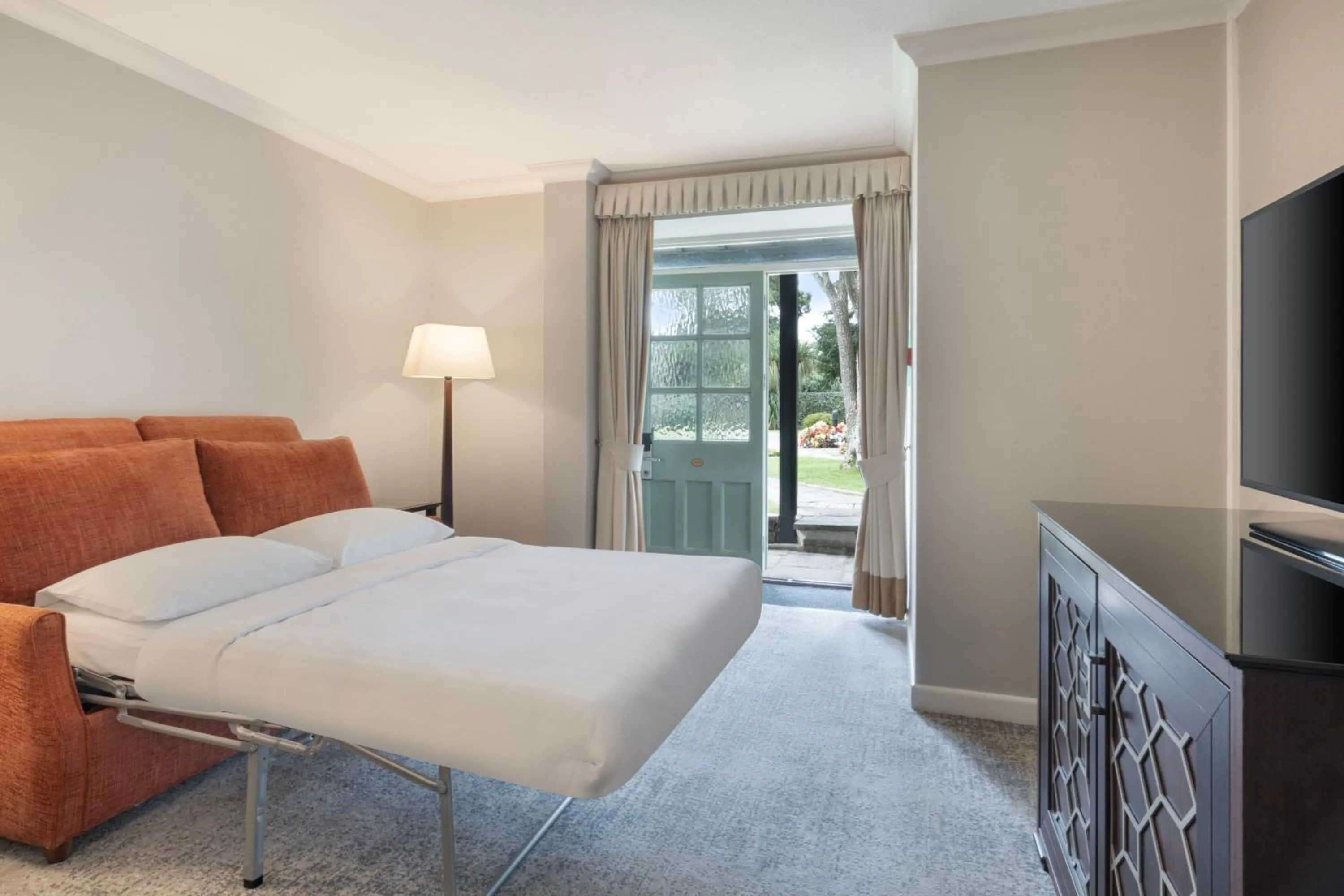 Bedroom, Bed in Delta Hotels by Marriott St Pierre Country Club