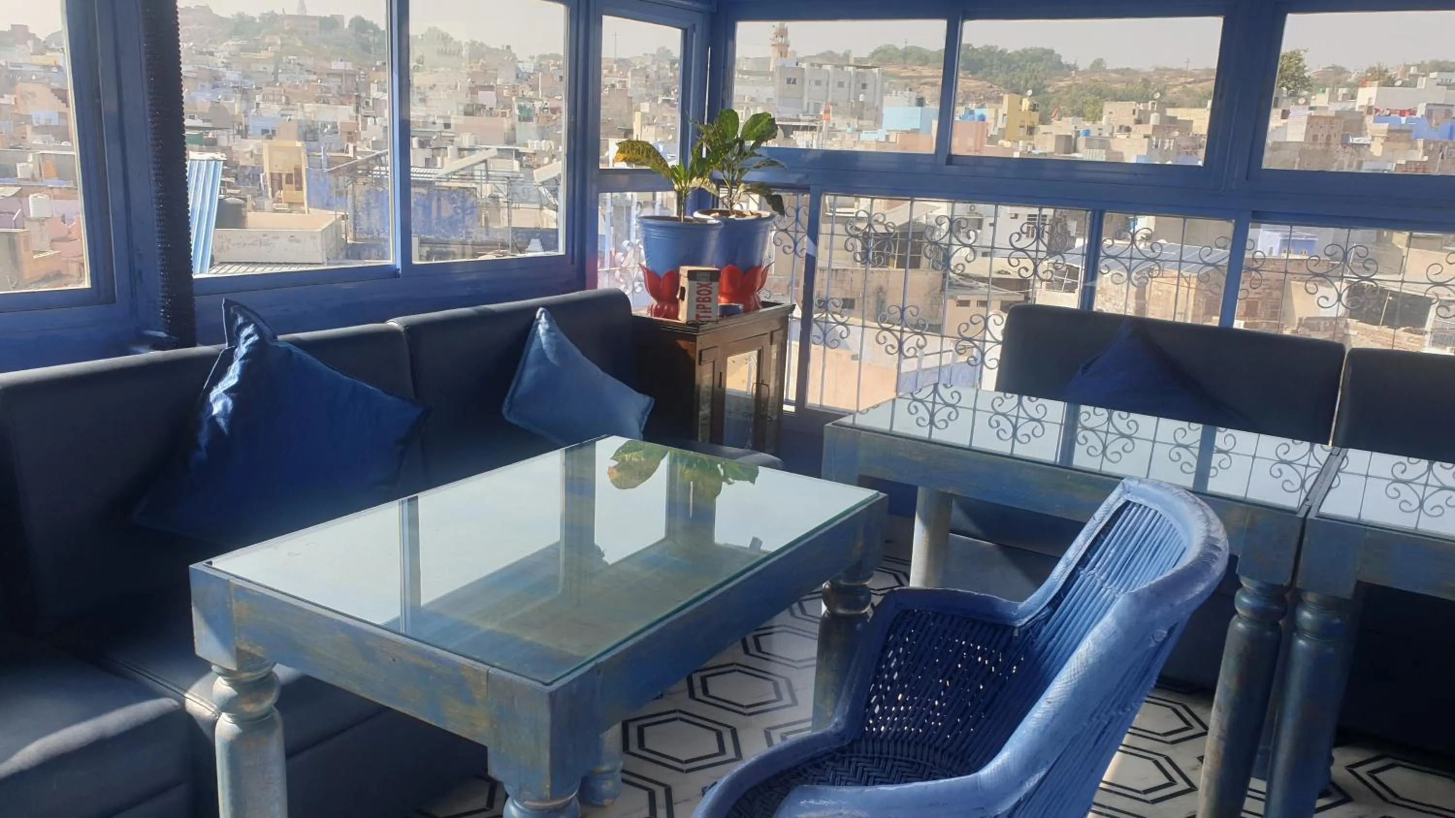 Restaurant/places to eat in Juna Mahal Boutique Home Stay