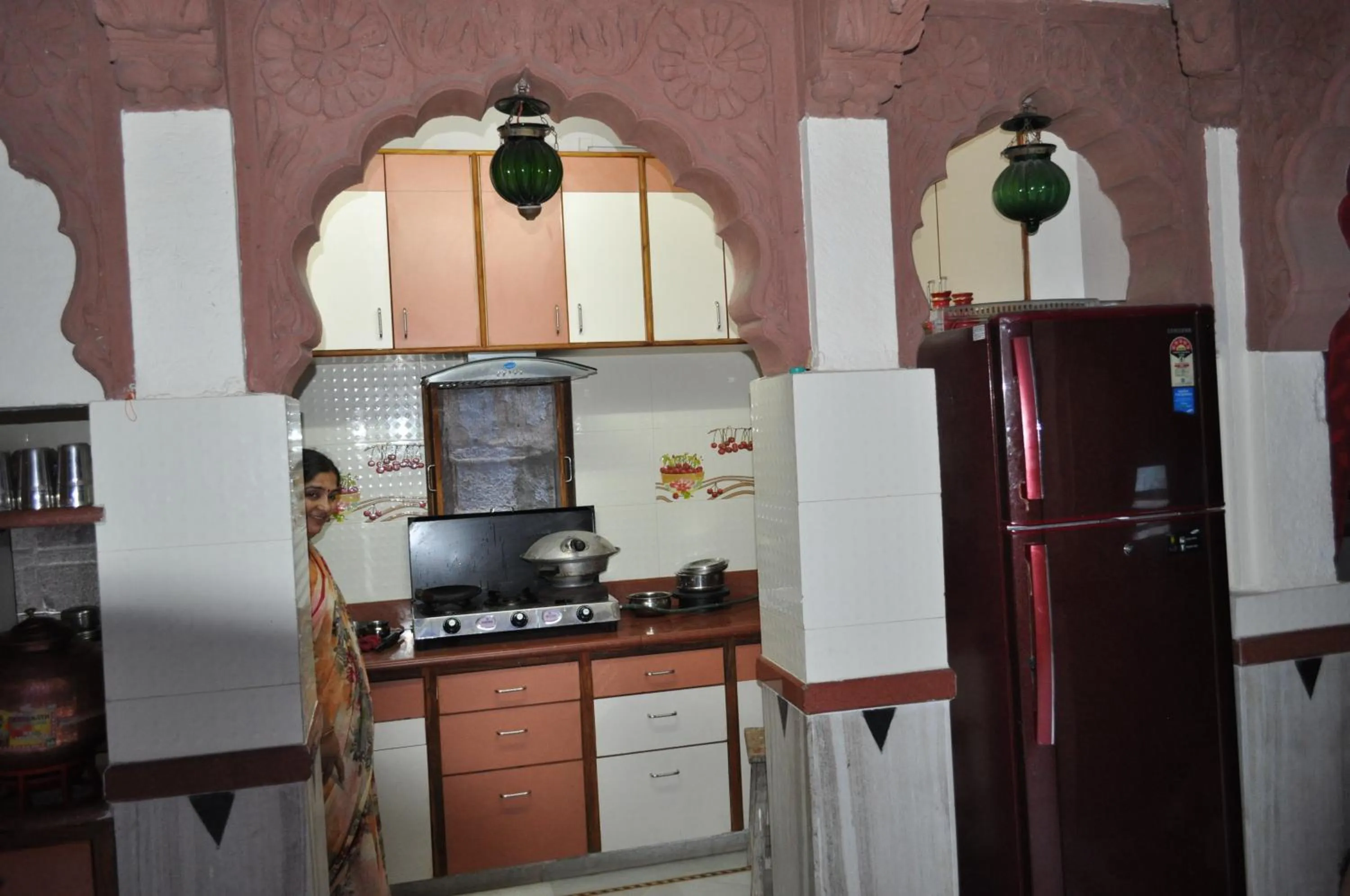 Kitchen or kitchenette in Juna Mahal Boutique Home Stay