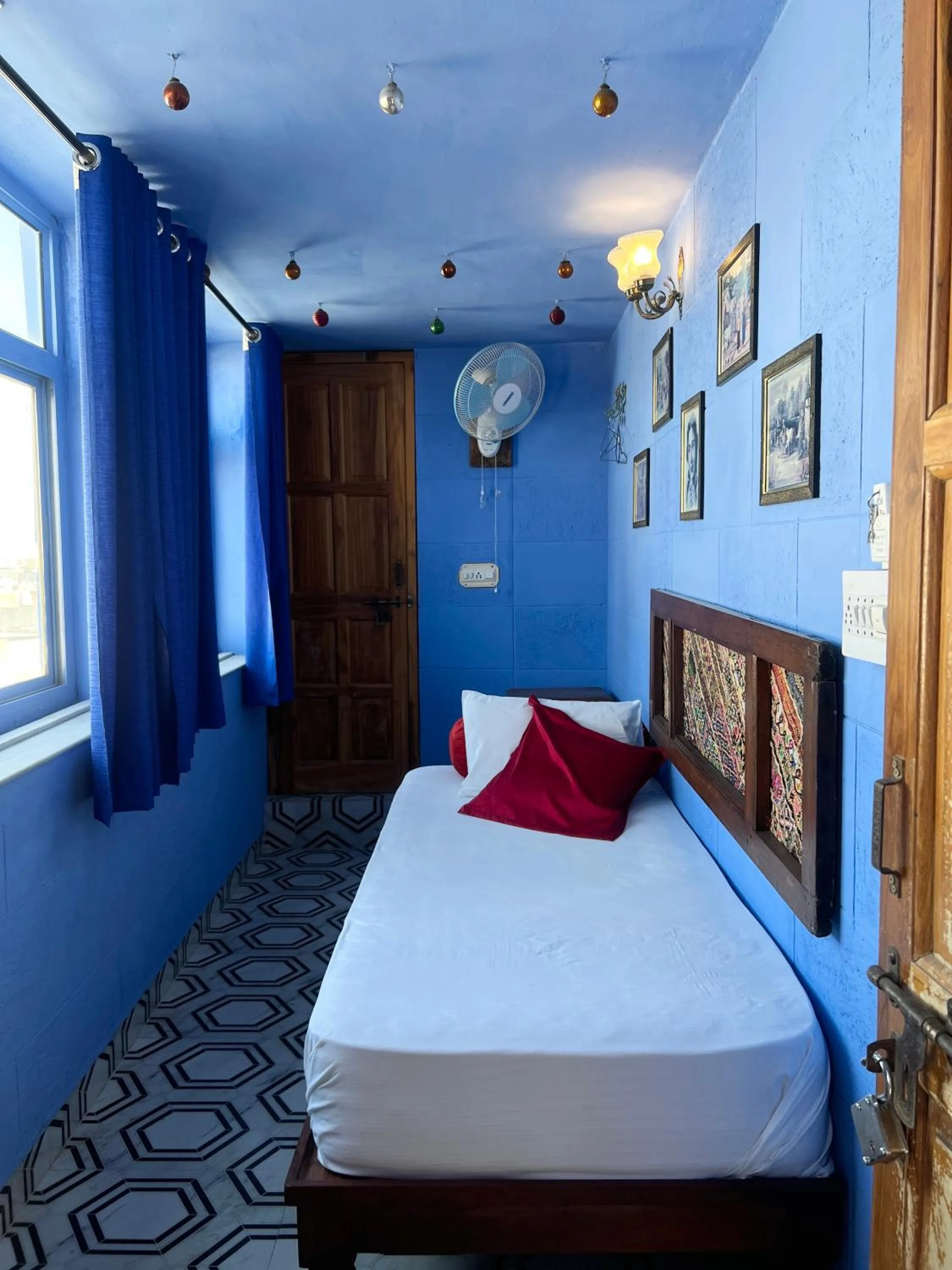 Photo of the whole room, Bed in Juna Mahal Boutique Home Stay