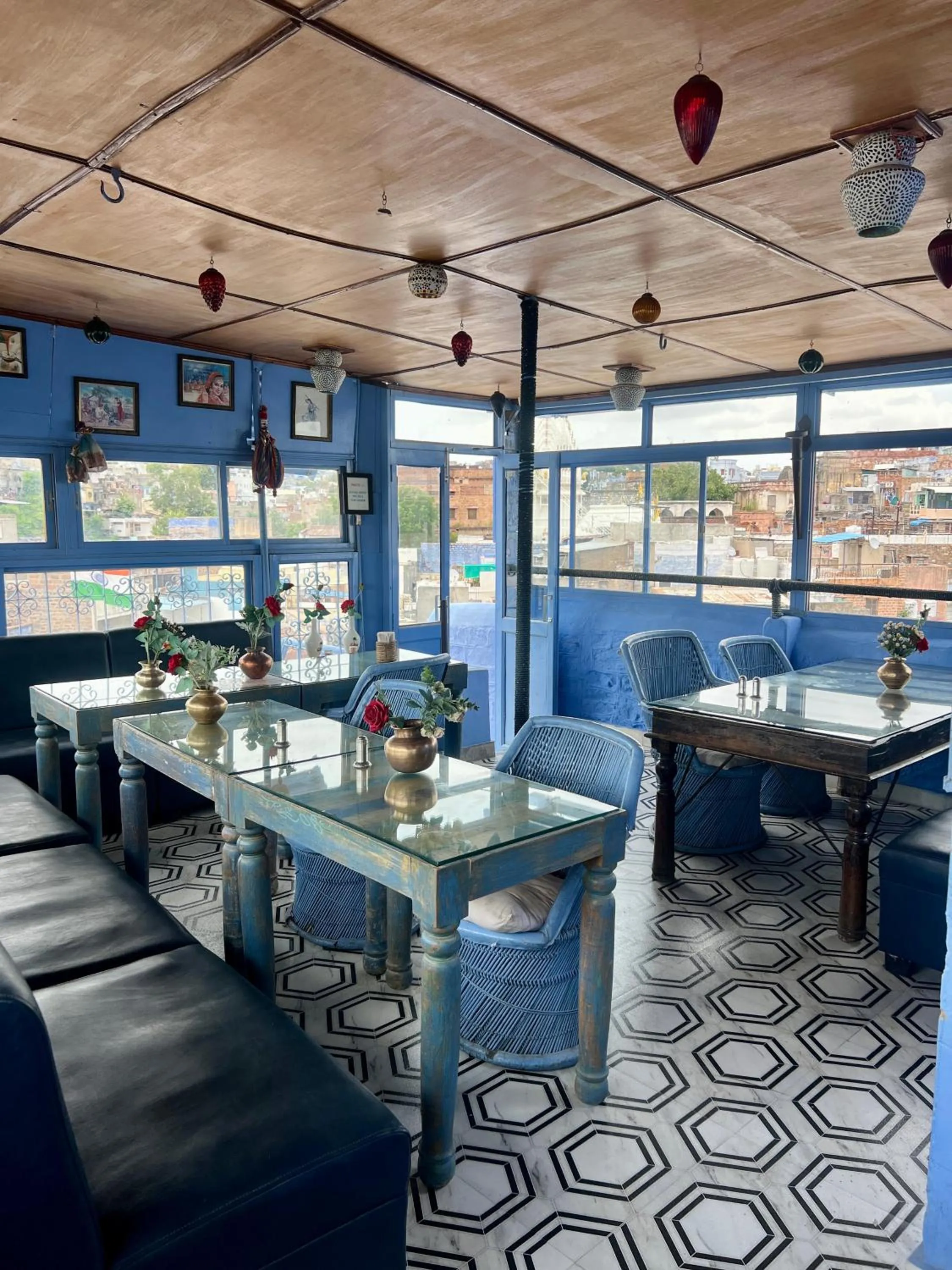 Restaurant/places to eat in Juna Mahal Boutique Home Stay