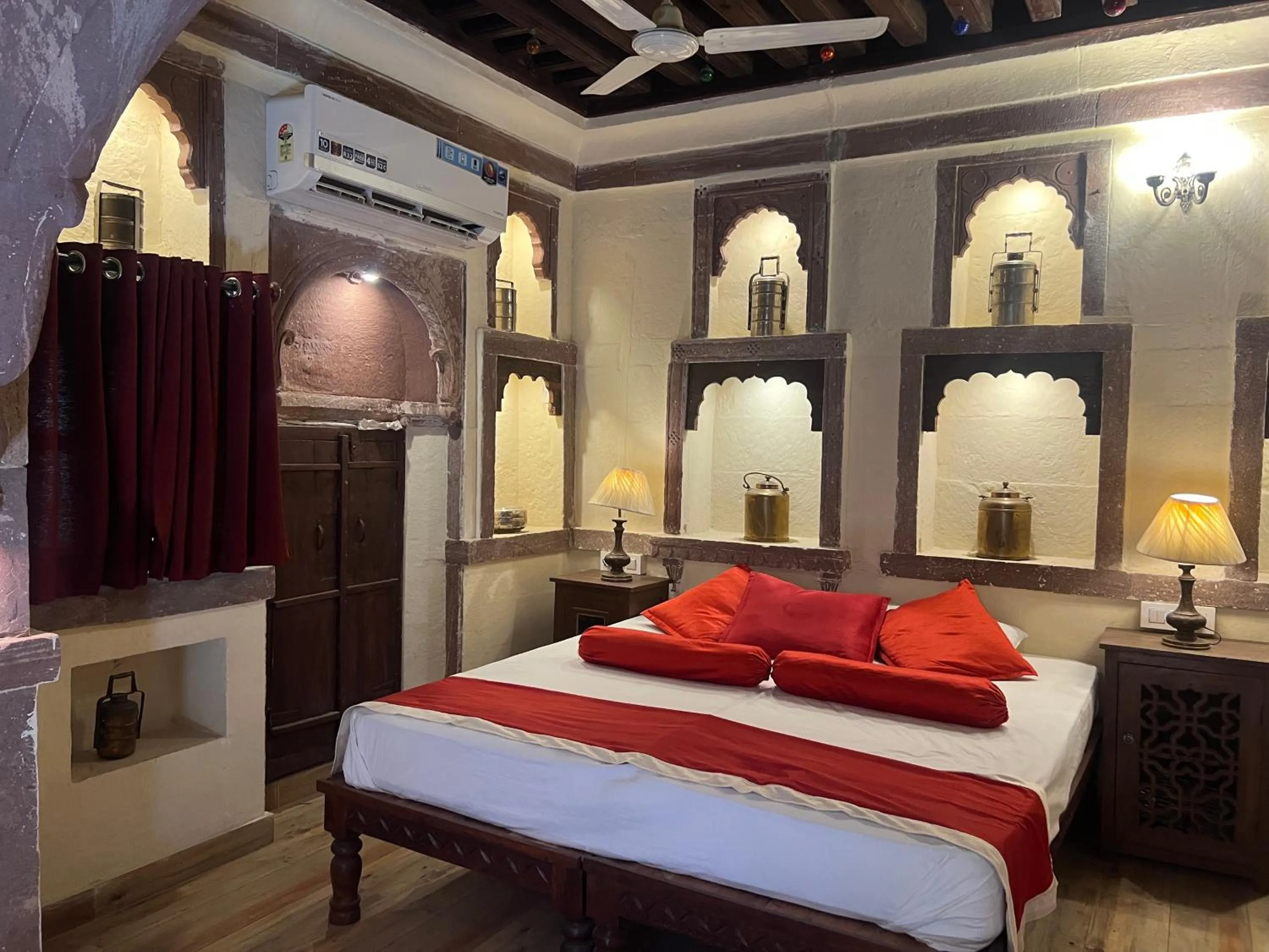 Photo of the whole room, Bed in Juna Mahal Boutique Home Stay