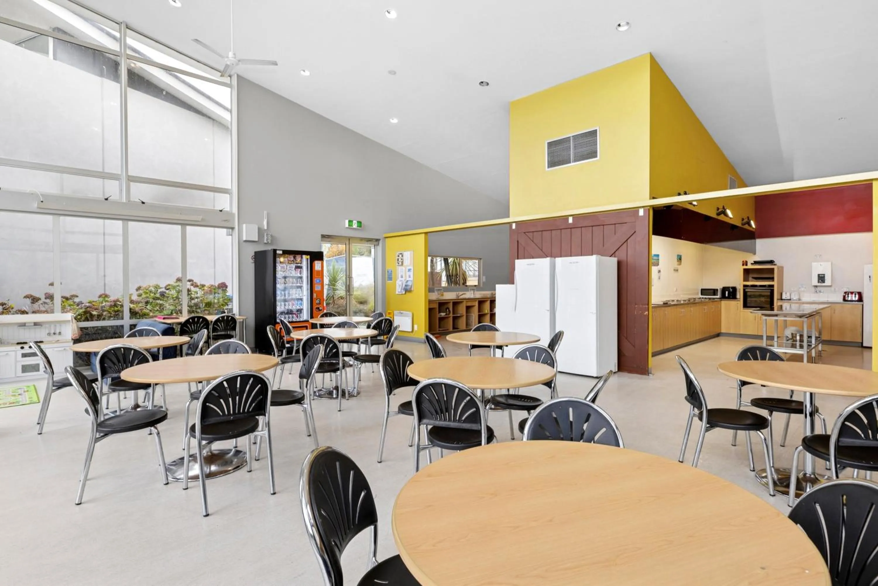 Dining area in Hampshire Holiday Parks - Queenstown Lakeview