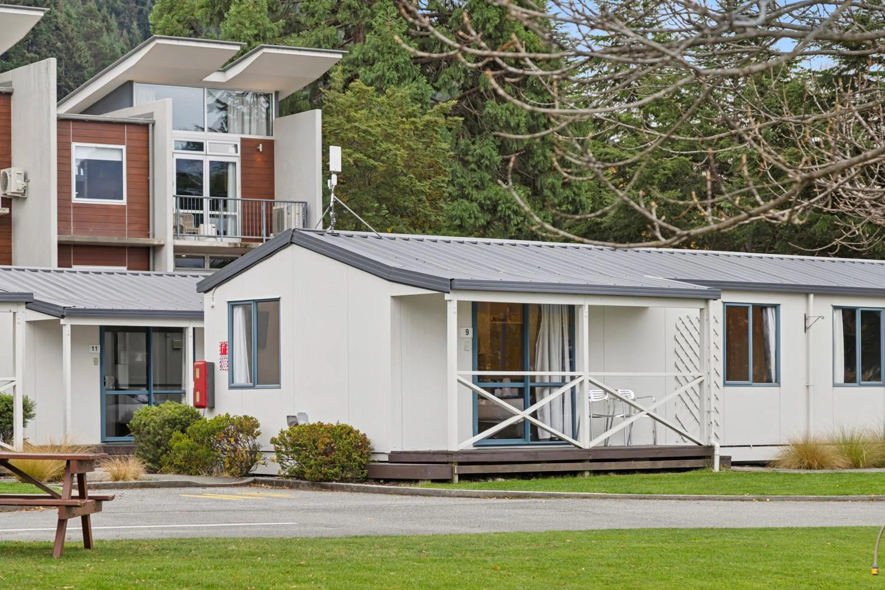 Property building in Hampshire Holiday Parks - Queenstown Lakeview