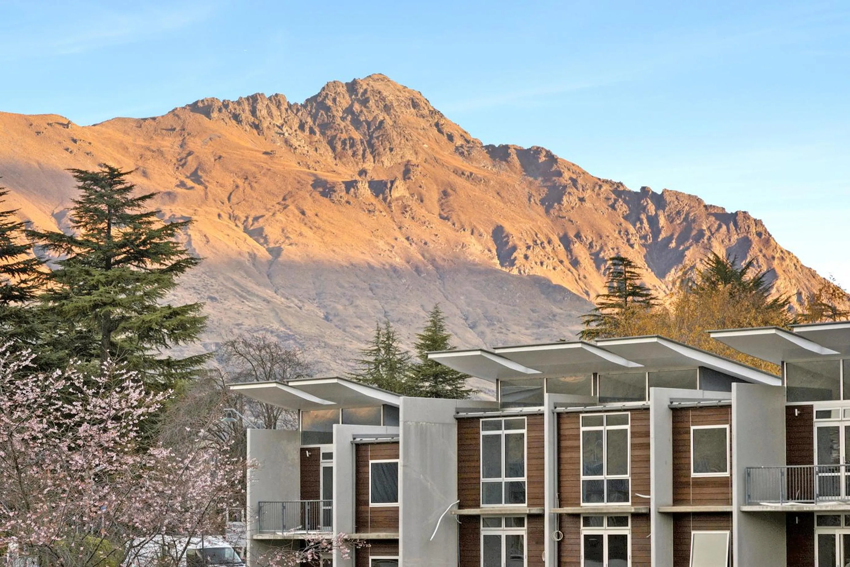 Property building in Hampshire Holiday Parks - Queenstown Lakeview