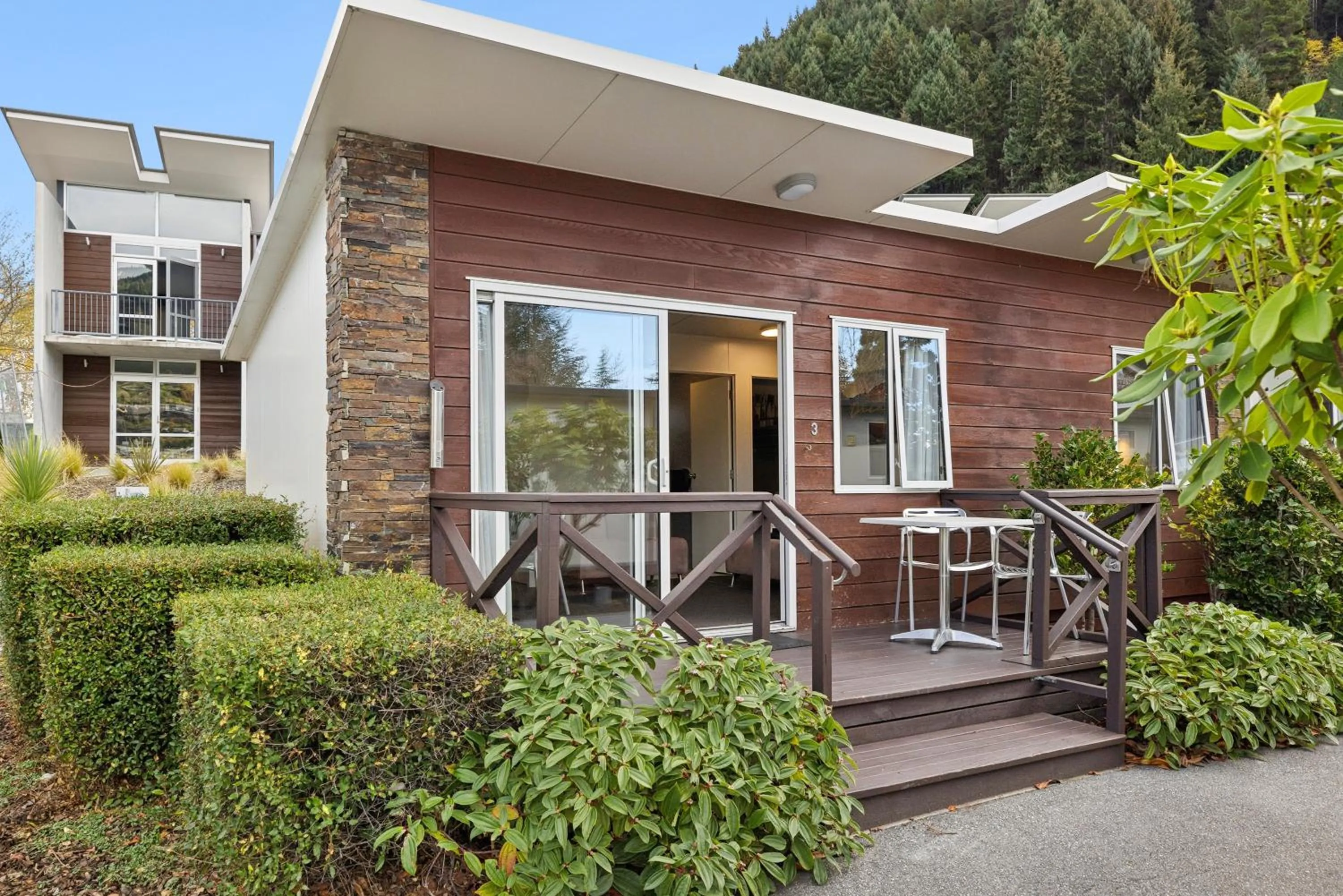 Property building in Hampshire Holiday Parks - Queenstown Lakeview