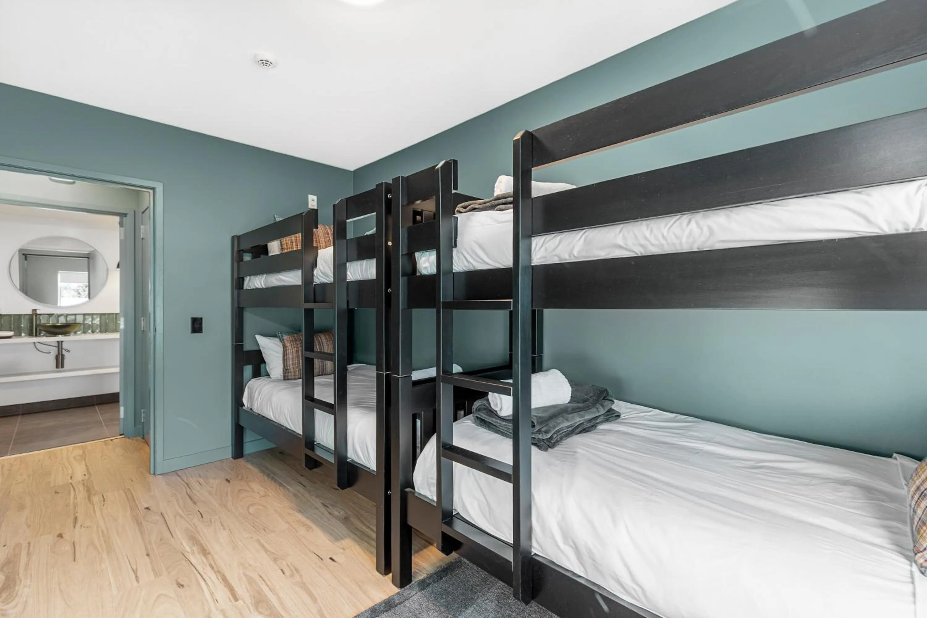 bunk bed, Bed in Hampshire Holiday Parks - Queenstown Lakeview