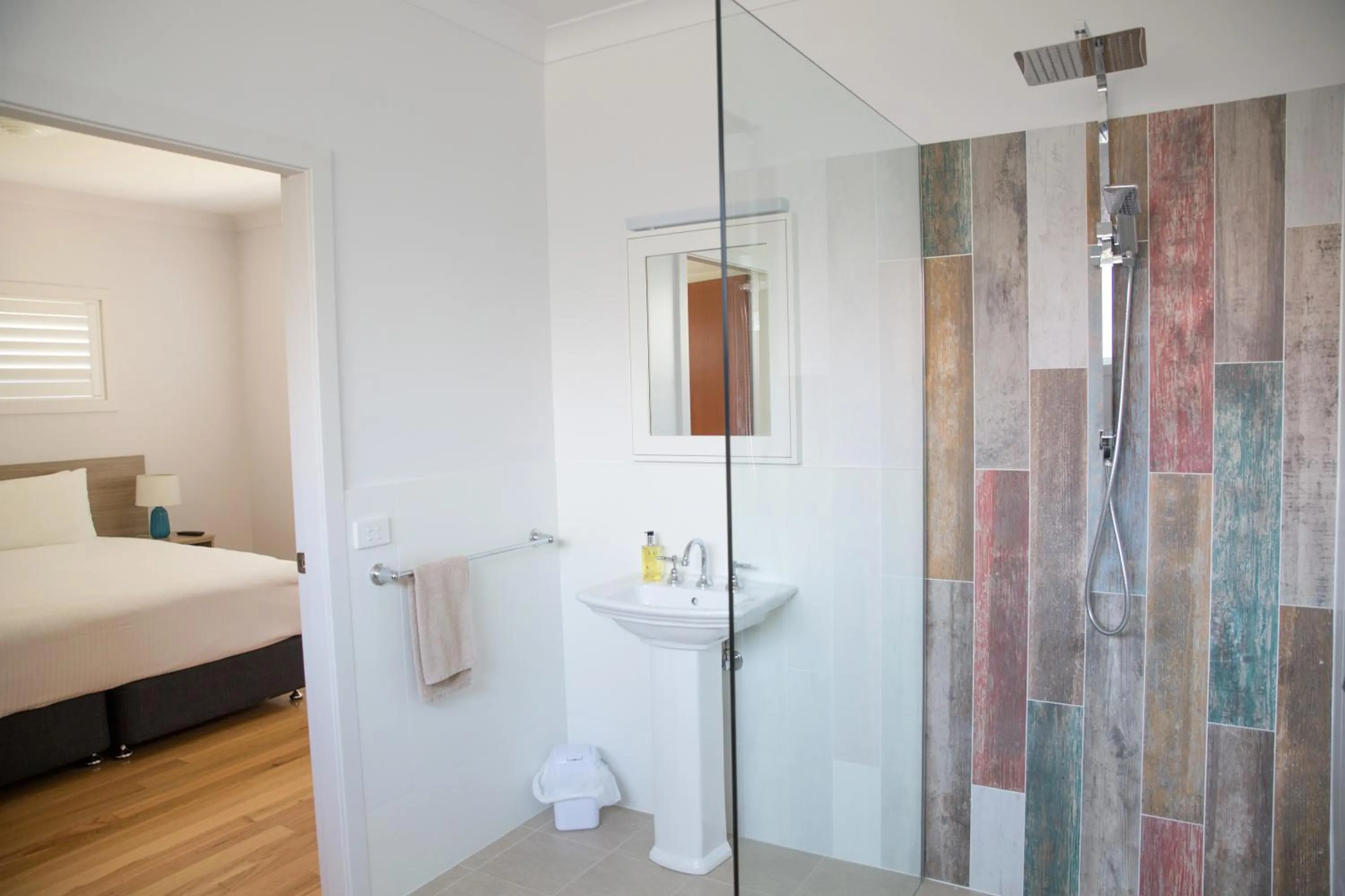 Bed in Amooran Oceanside Apartments and Motel