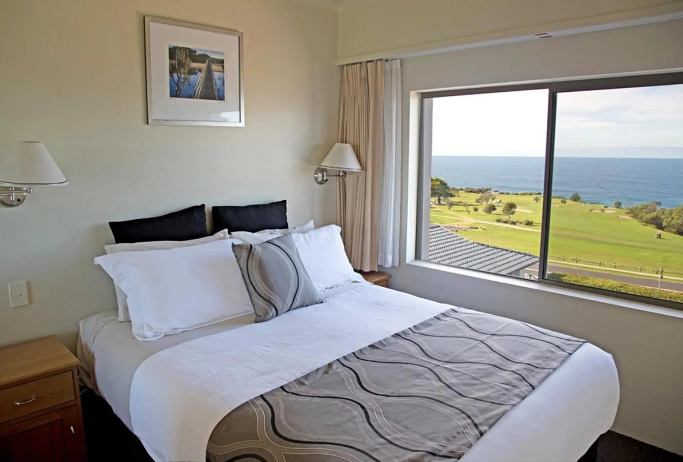 Bed in Amooran Oceanside Apartments and Motel