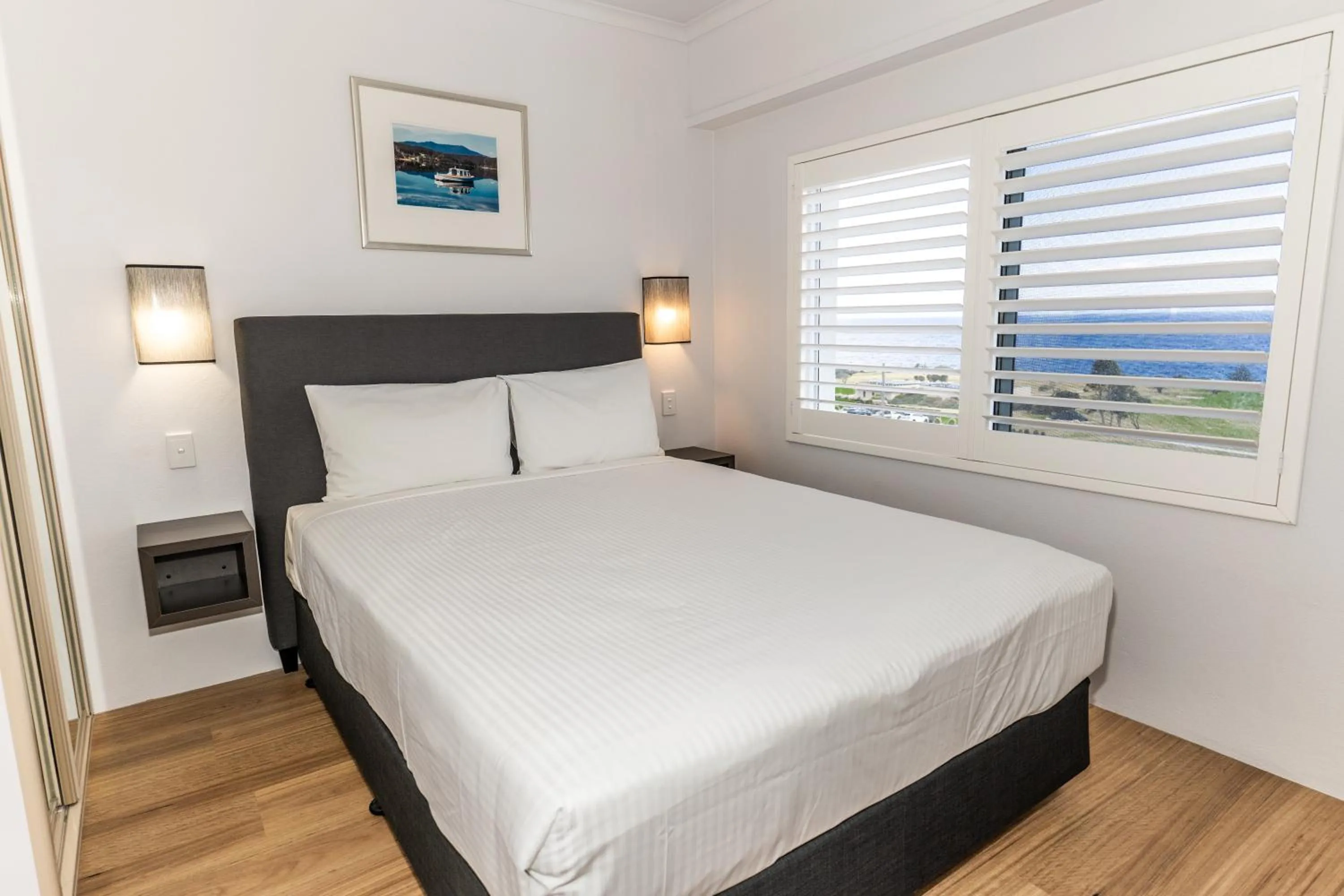 Bed in Amooran Oceanside Apartments and Motel