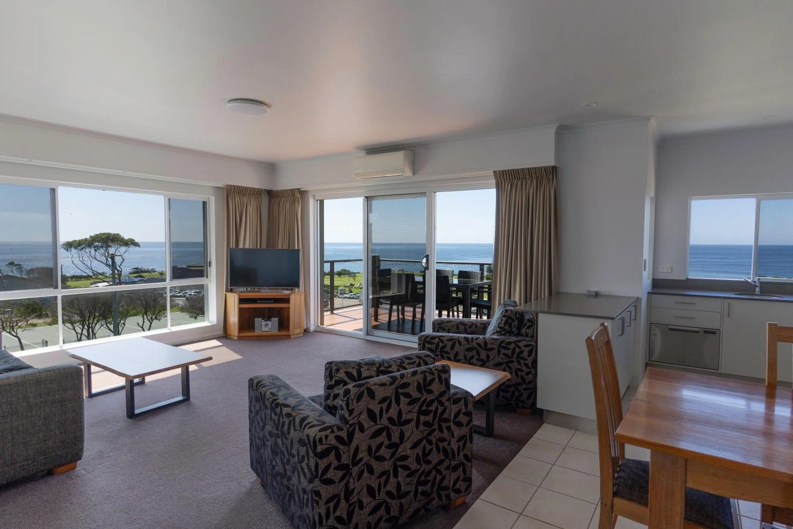 Amooran Oceanside Apartments and Motel