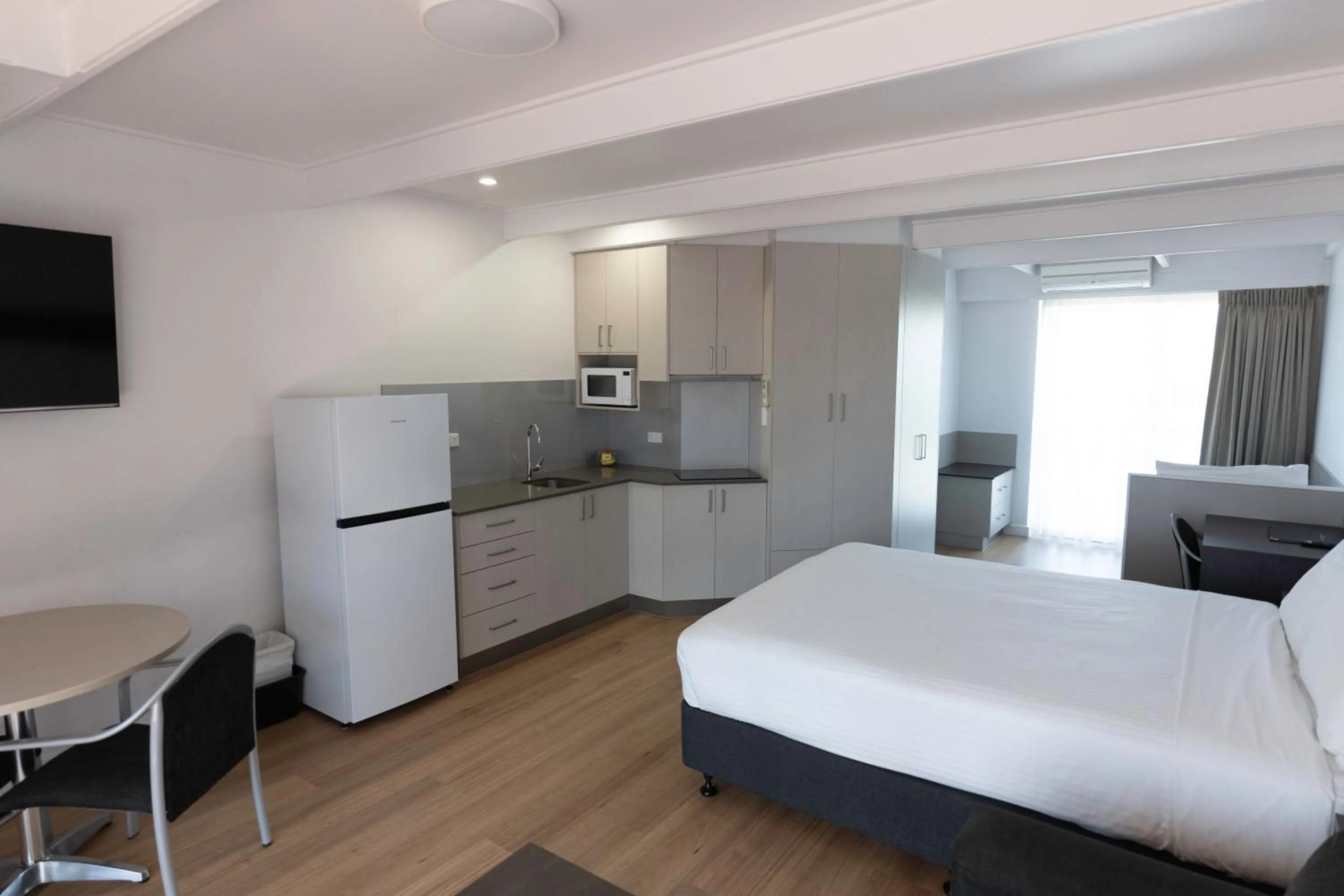 Bed in Amooran Oceanside Apartments and Motel