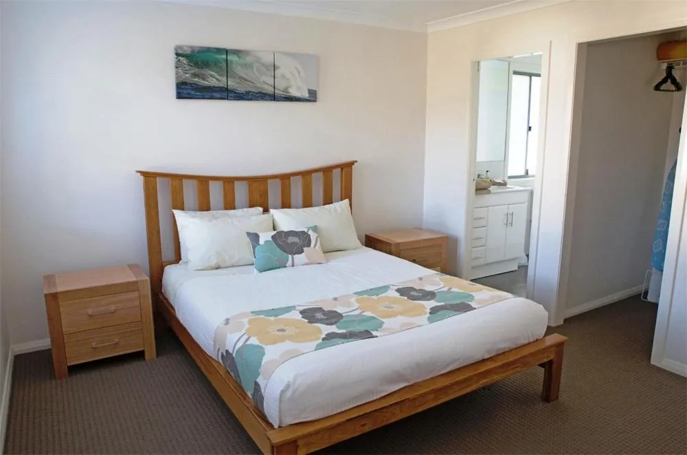 Bed in Amooran Oceanside Apartments and Motel