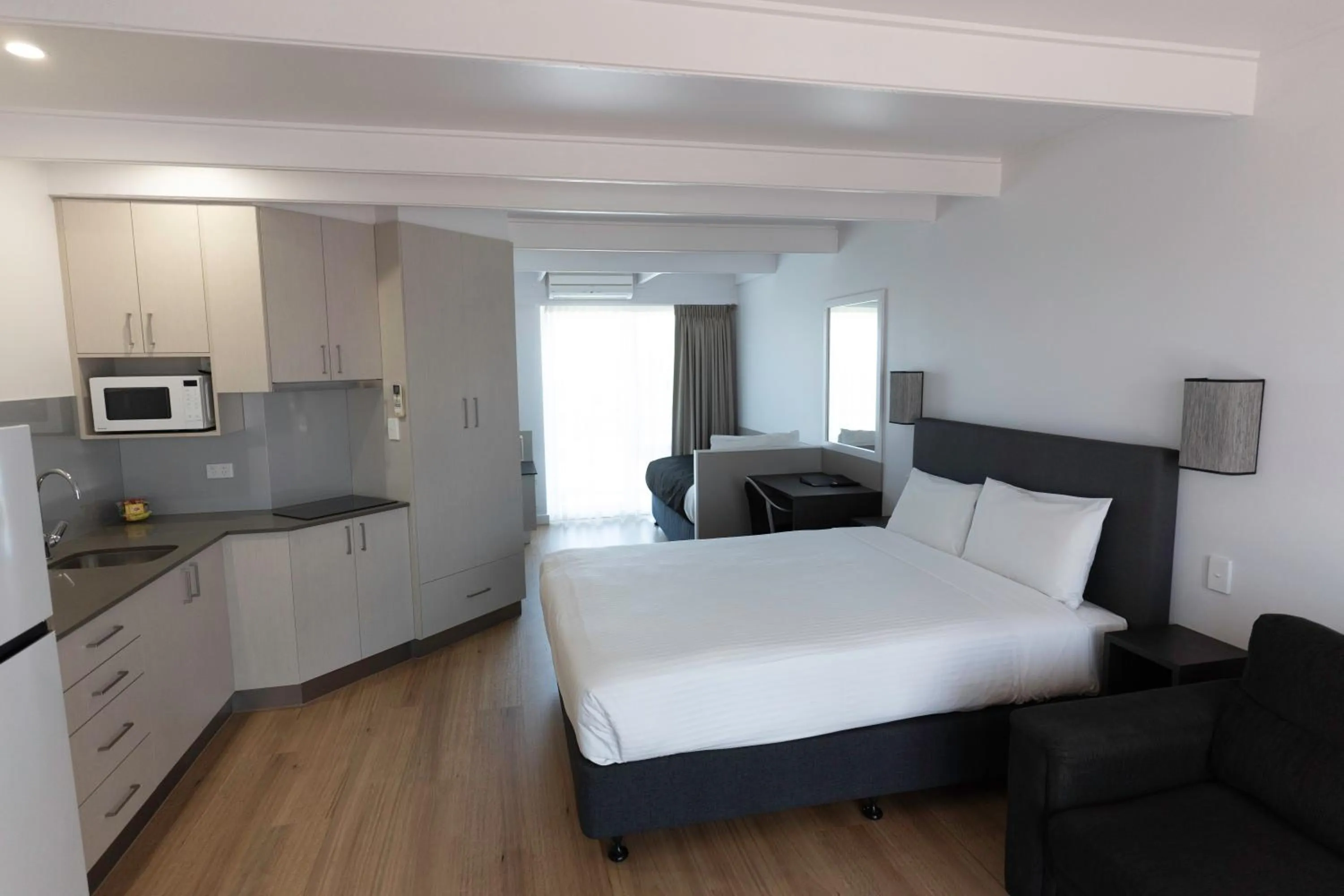 Bed in Amooran Oceanside Apartments and Motel