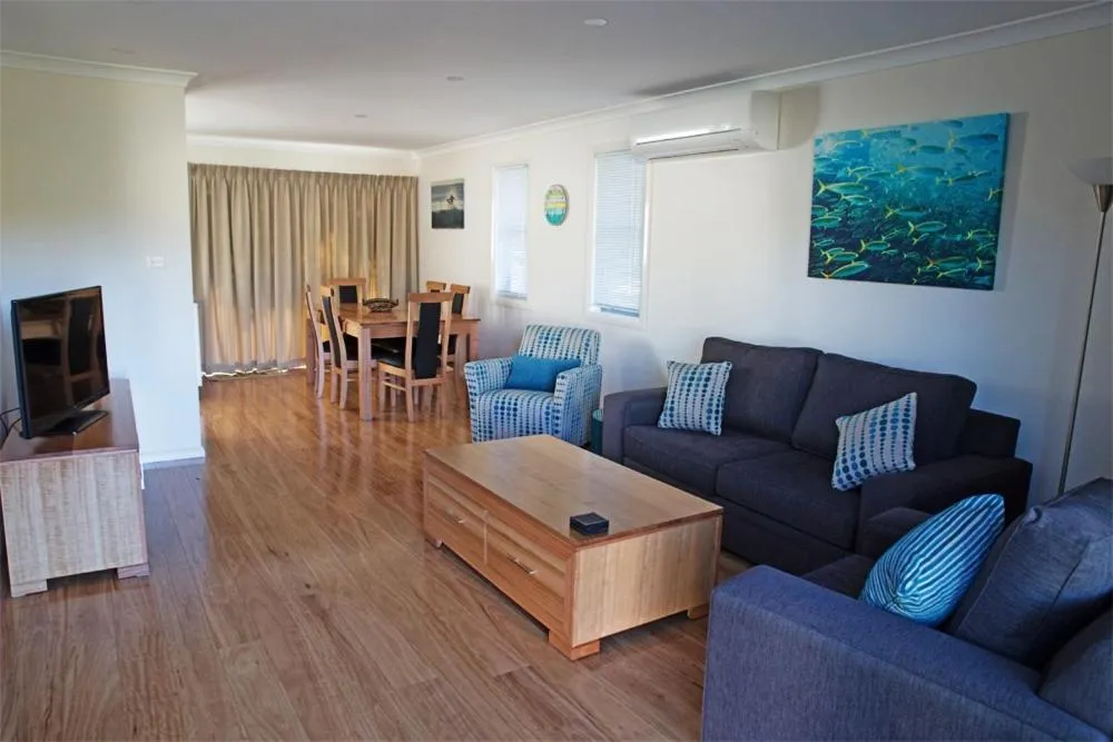 Amooran Oceanside Apartments and Motel