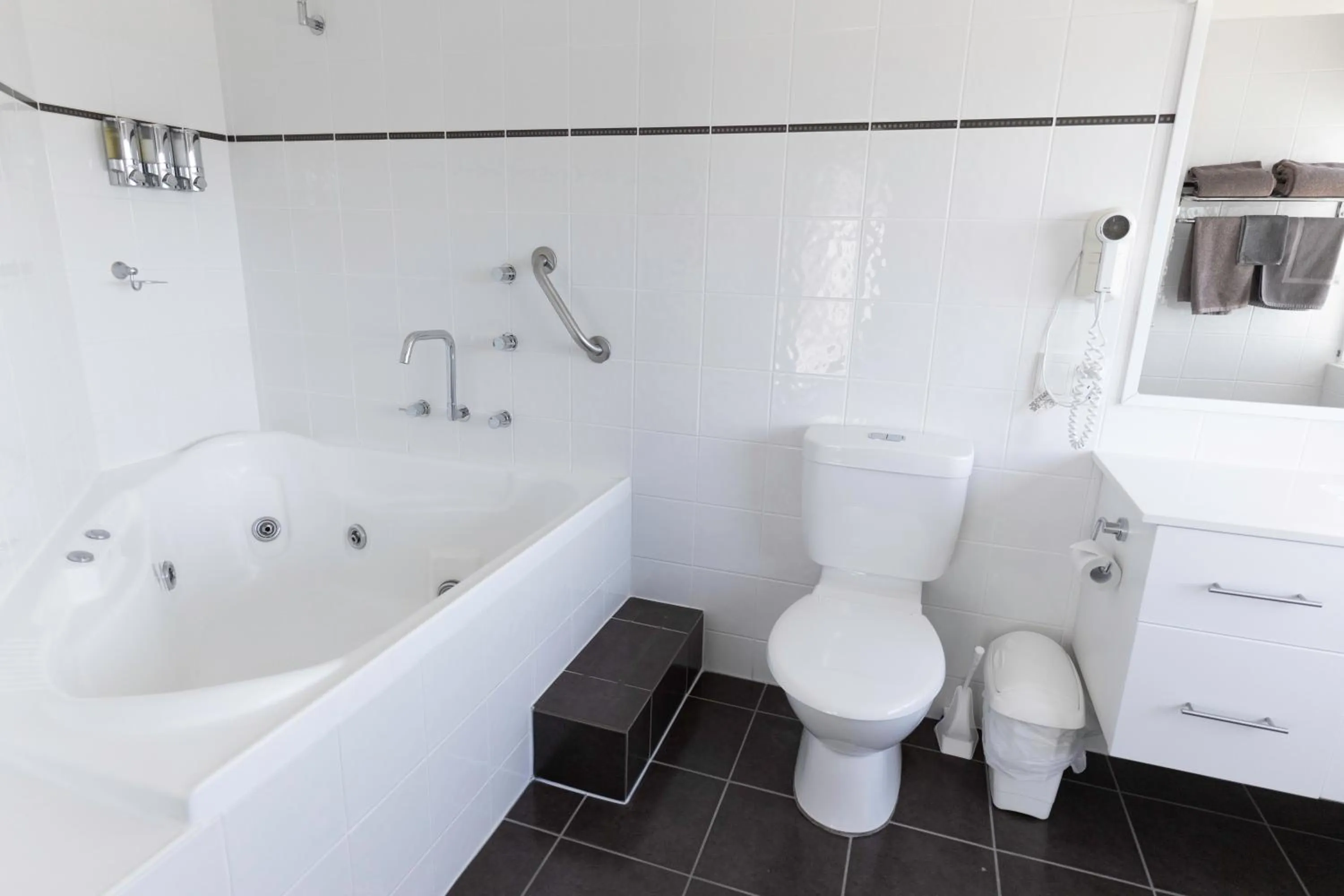 Amooran Oceanside Apartments and Motel