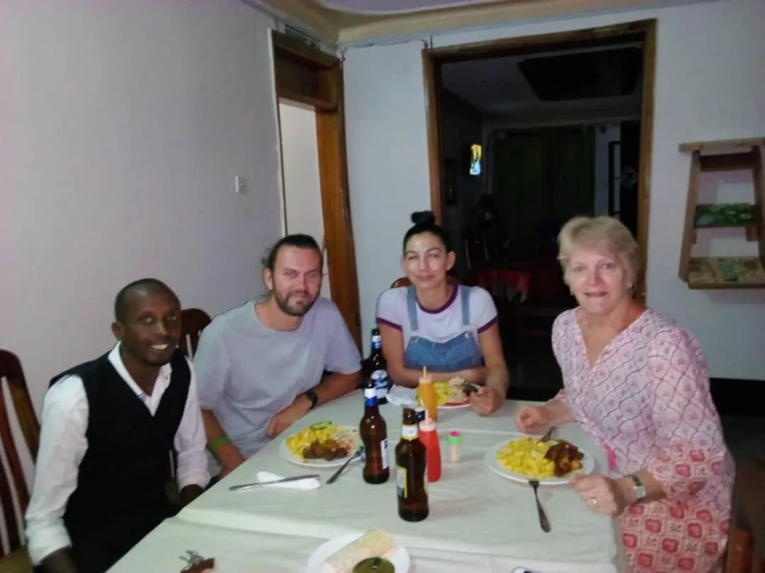 Restaurant/places to eat in Rena Akasha Establishments