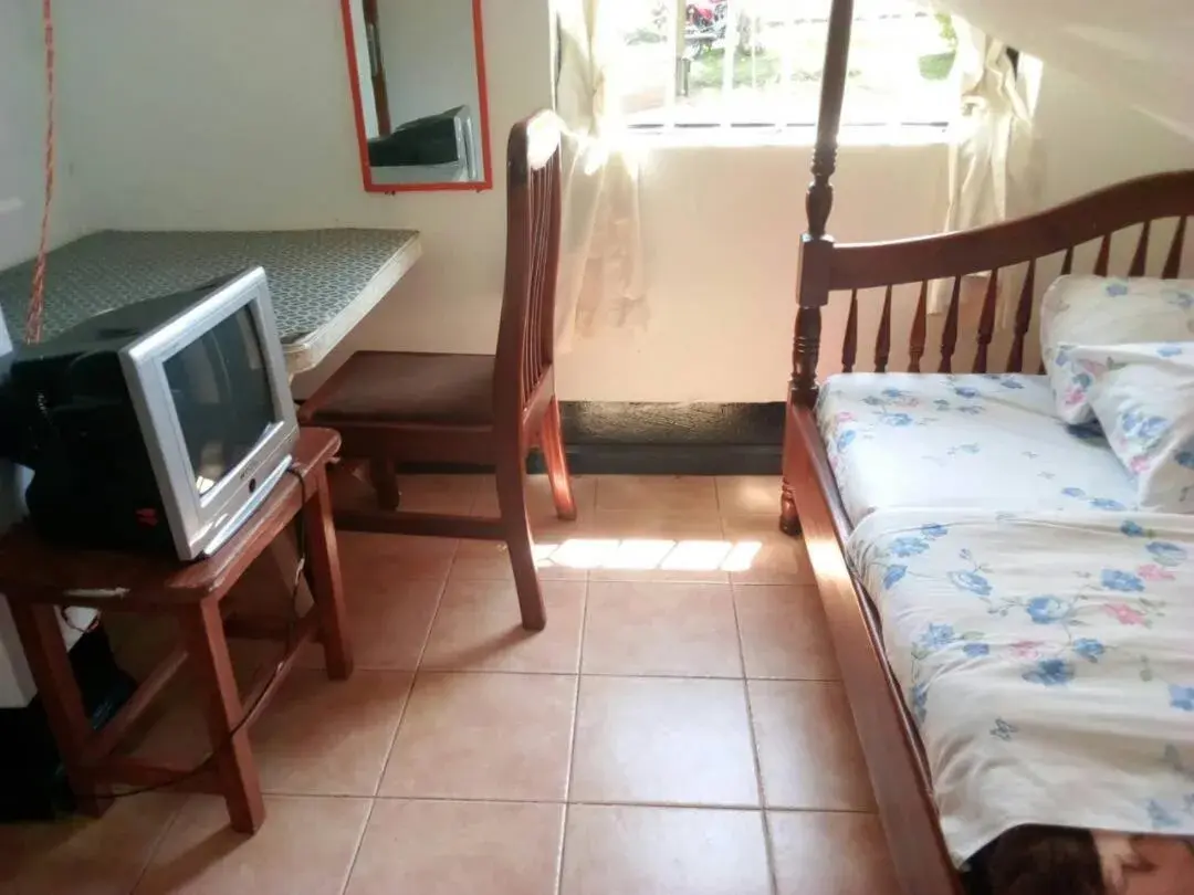 Deluxe Queen Room - single occupancy in Rena Akasha Establishments Deluxe Queen Room - single occupancy in Rena Akasha Establishments