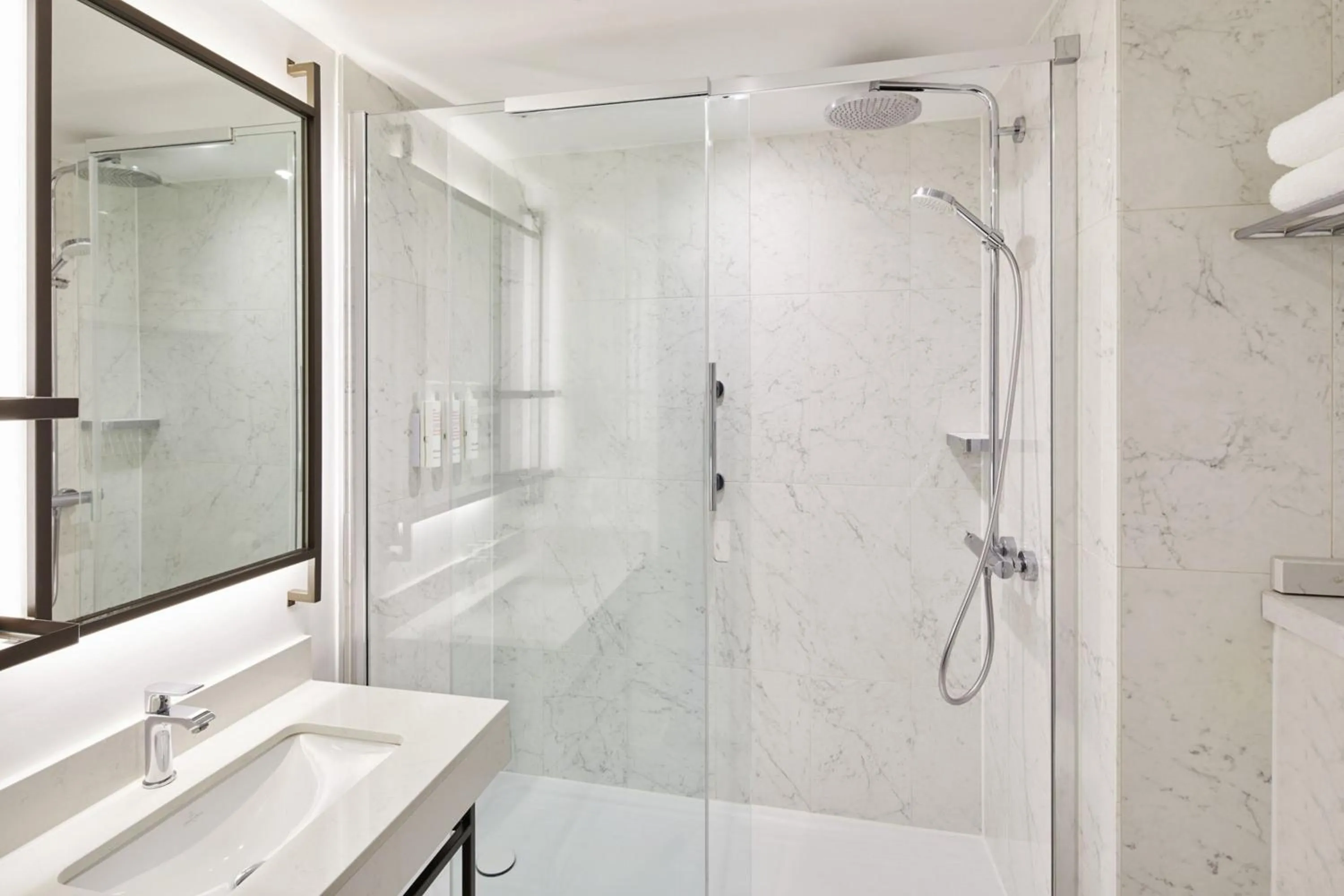 Bathroom in London Marriott Hotel Grosvenor Square