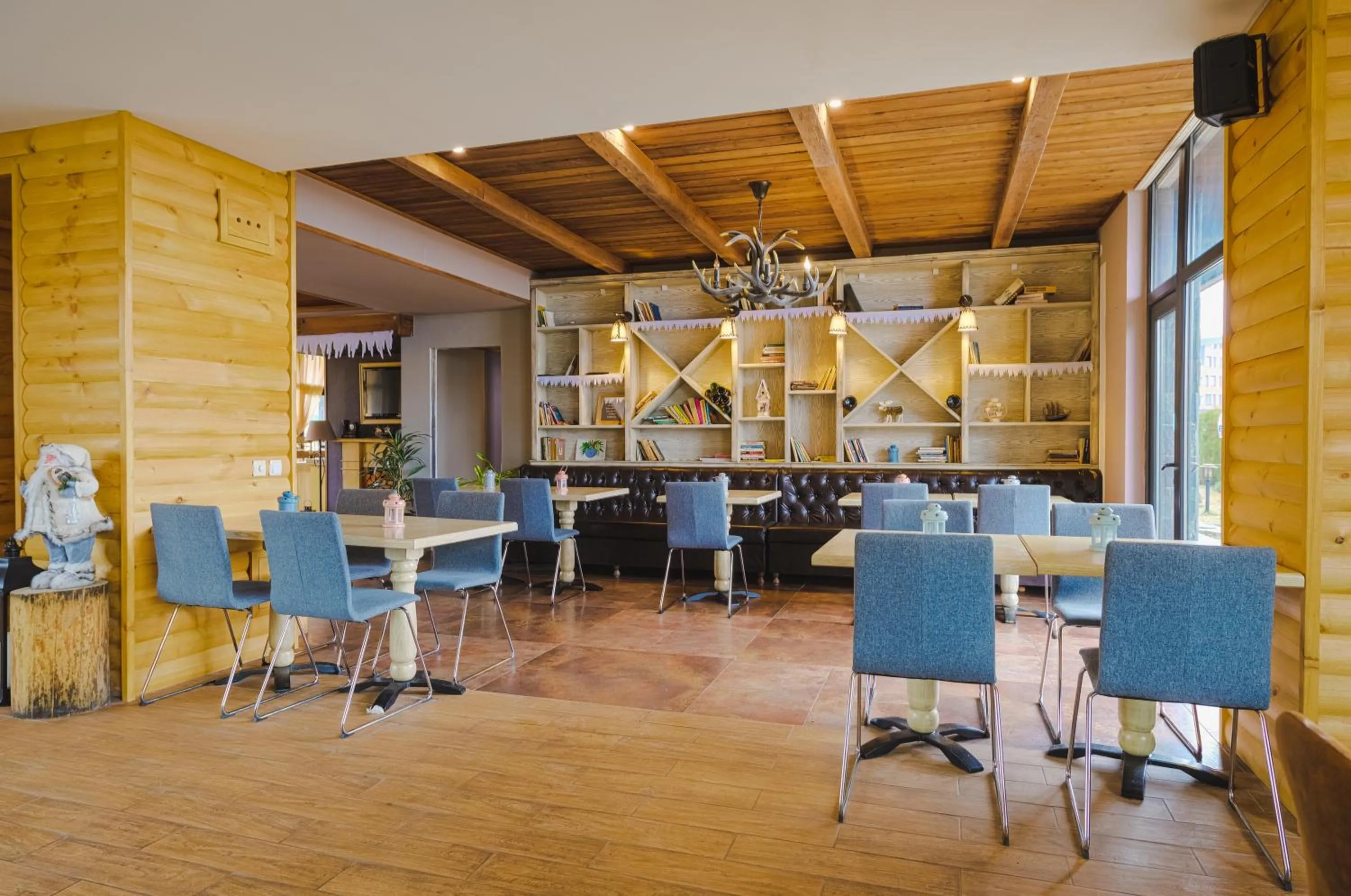 Restaurant/places to eat in Cornelia Deluxe Residence