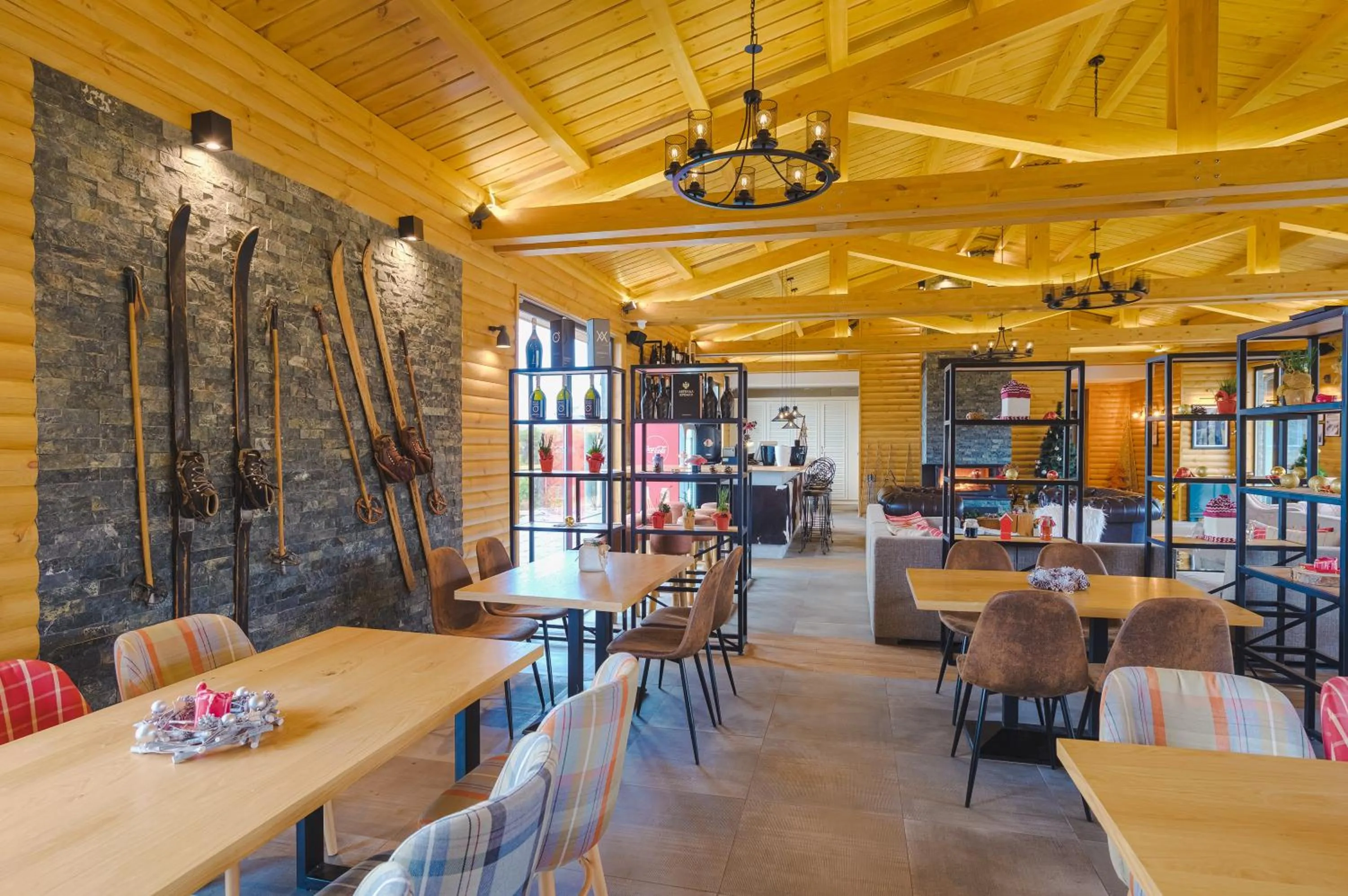 Restaurant/places to eat in Cornelia Deluxe Residence