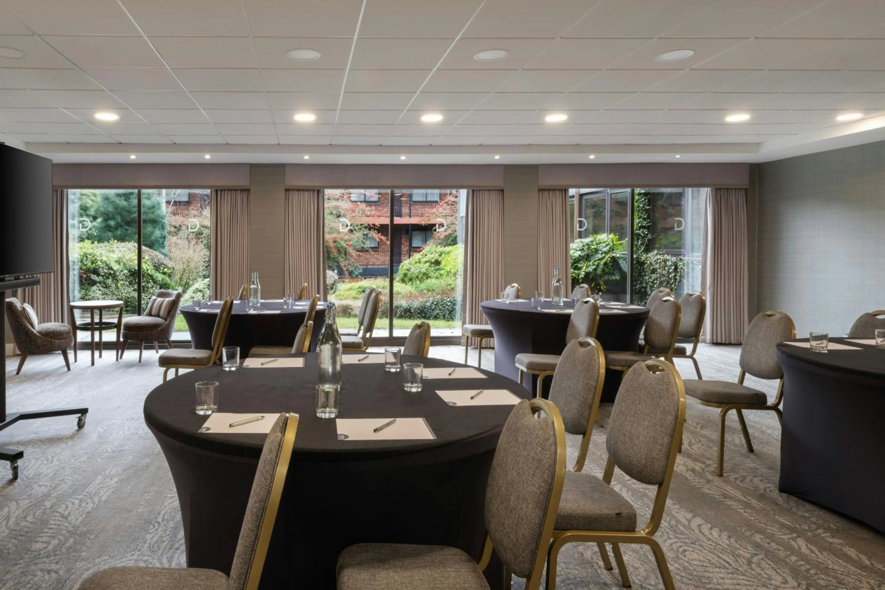 Lounge or bar in Delta Hotels by Marriott Manchester Airport