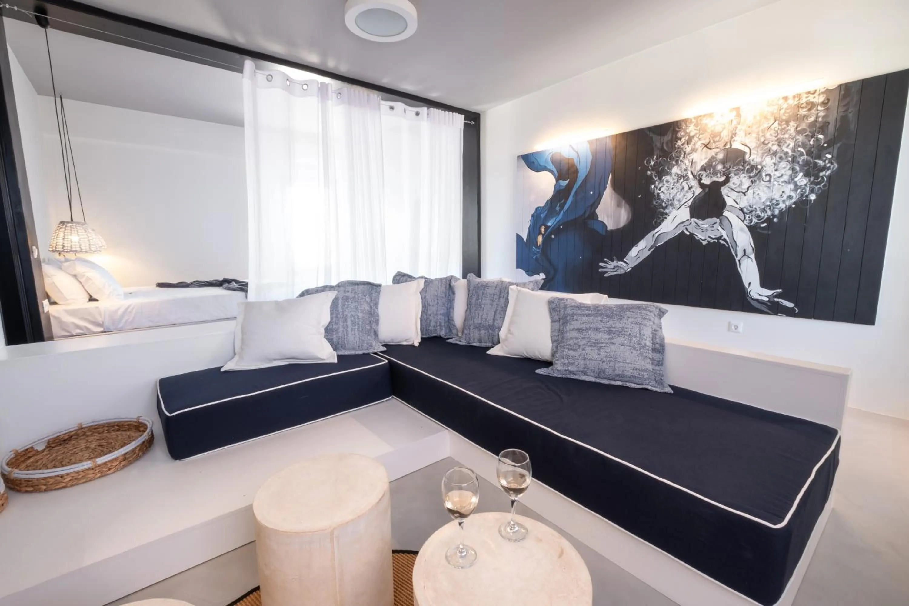 Living room, Bed in IfestAu.4 Suites