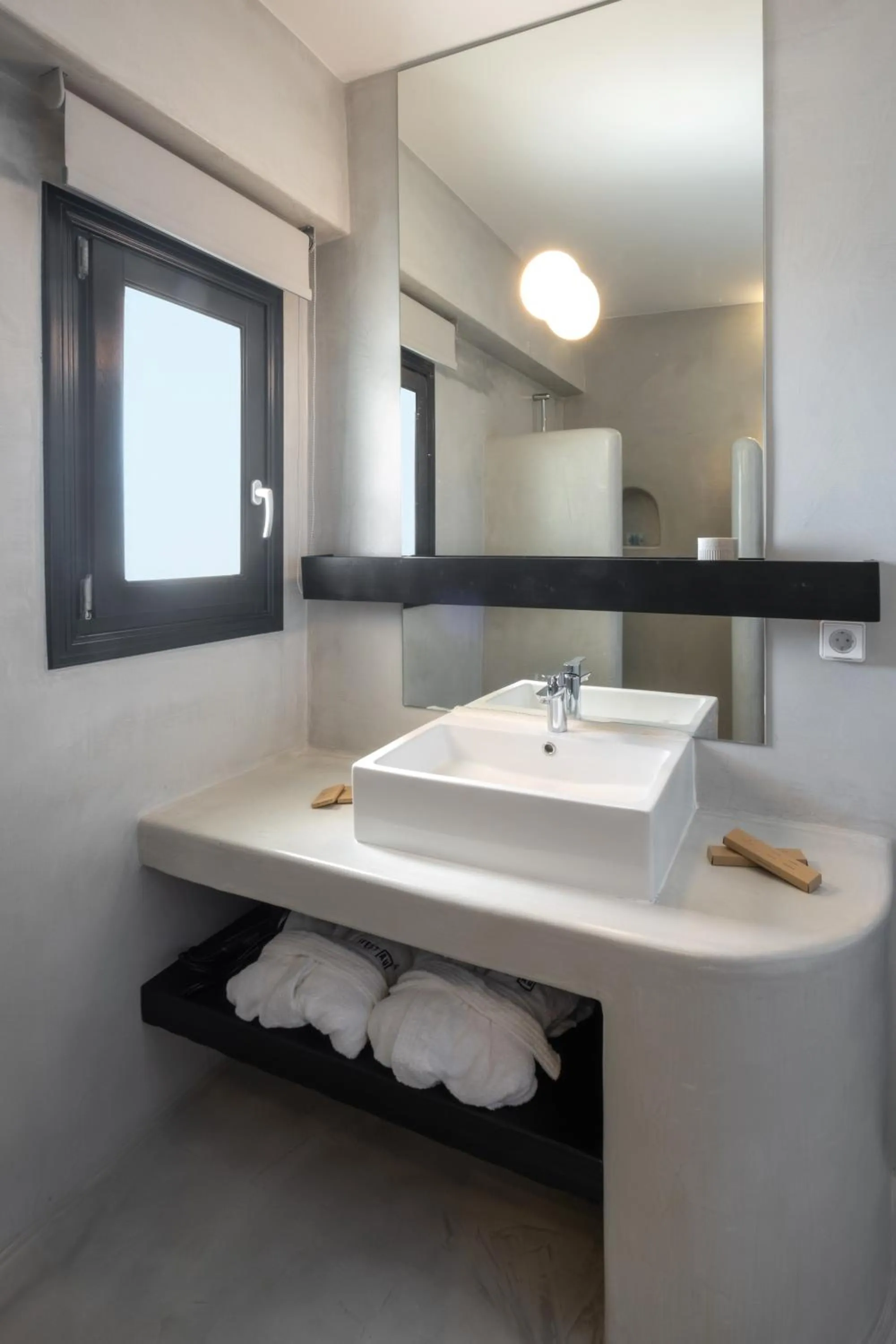 Bathroom in IfestAu.4 Suites