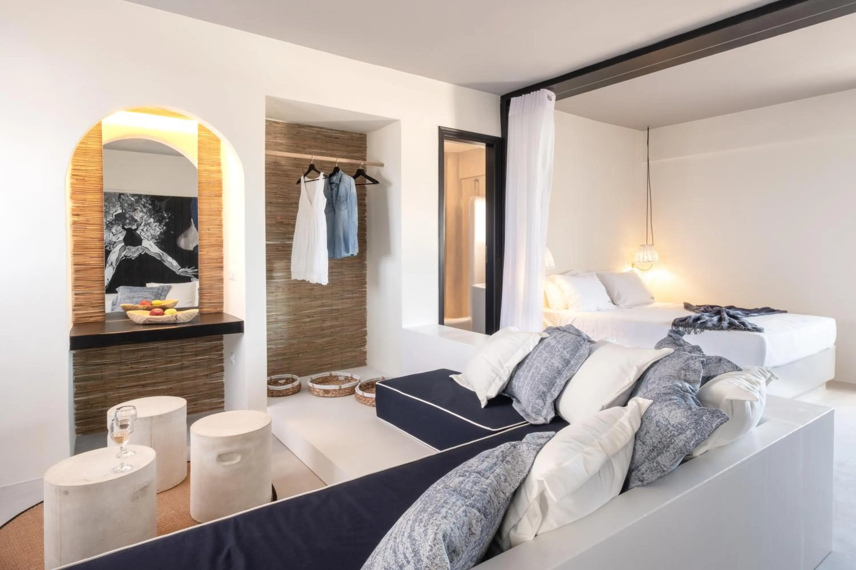 Photo of the whole room, Bed in IfestAu.4 Suites