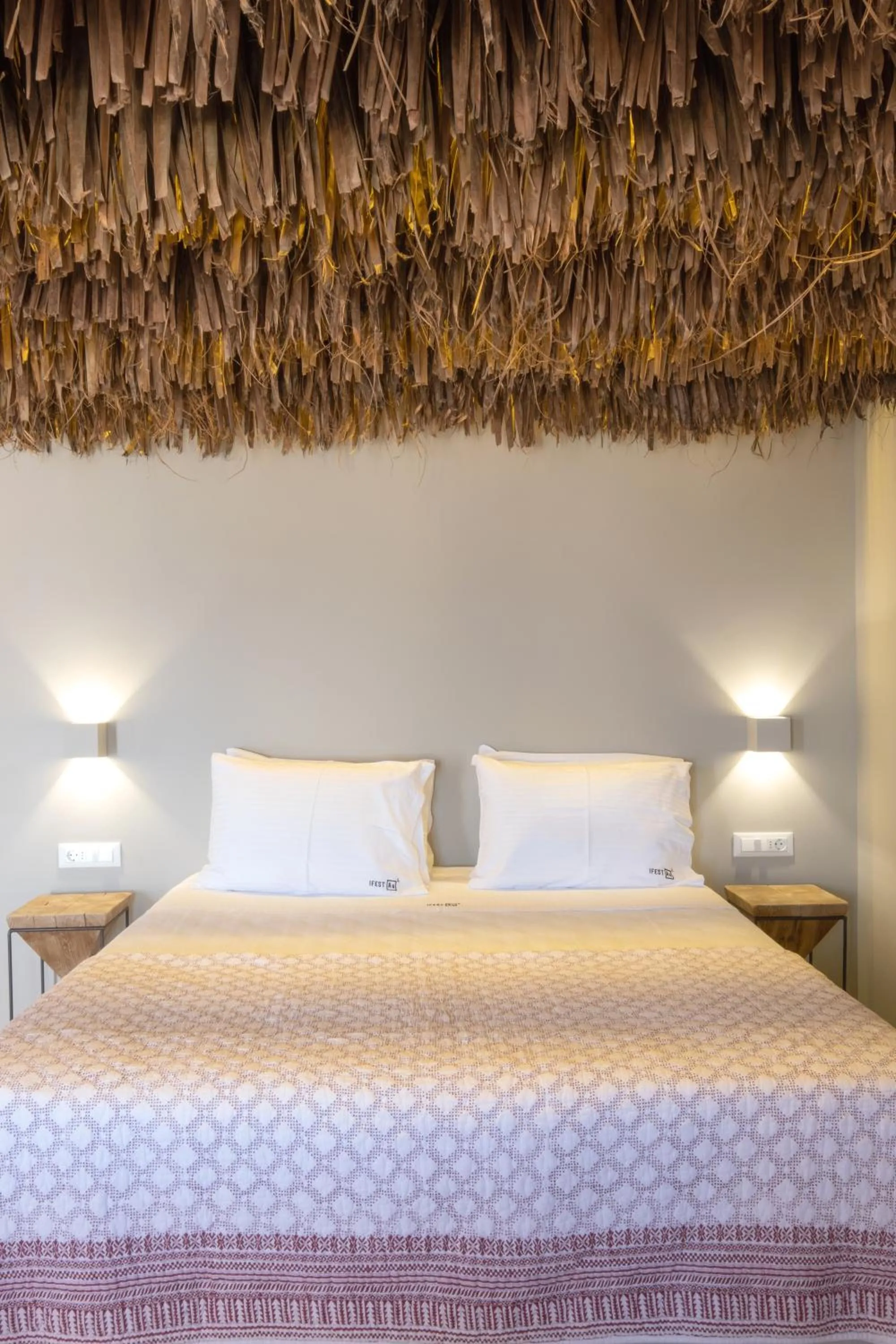 Bed in IfestAu.4 Suites