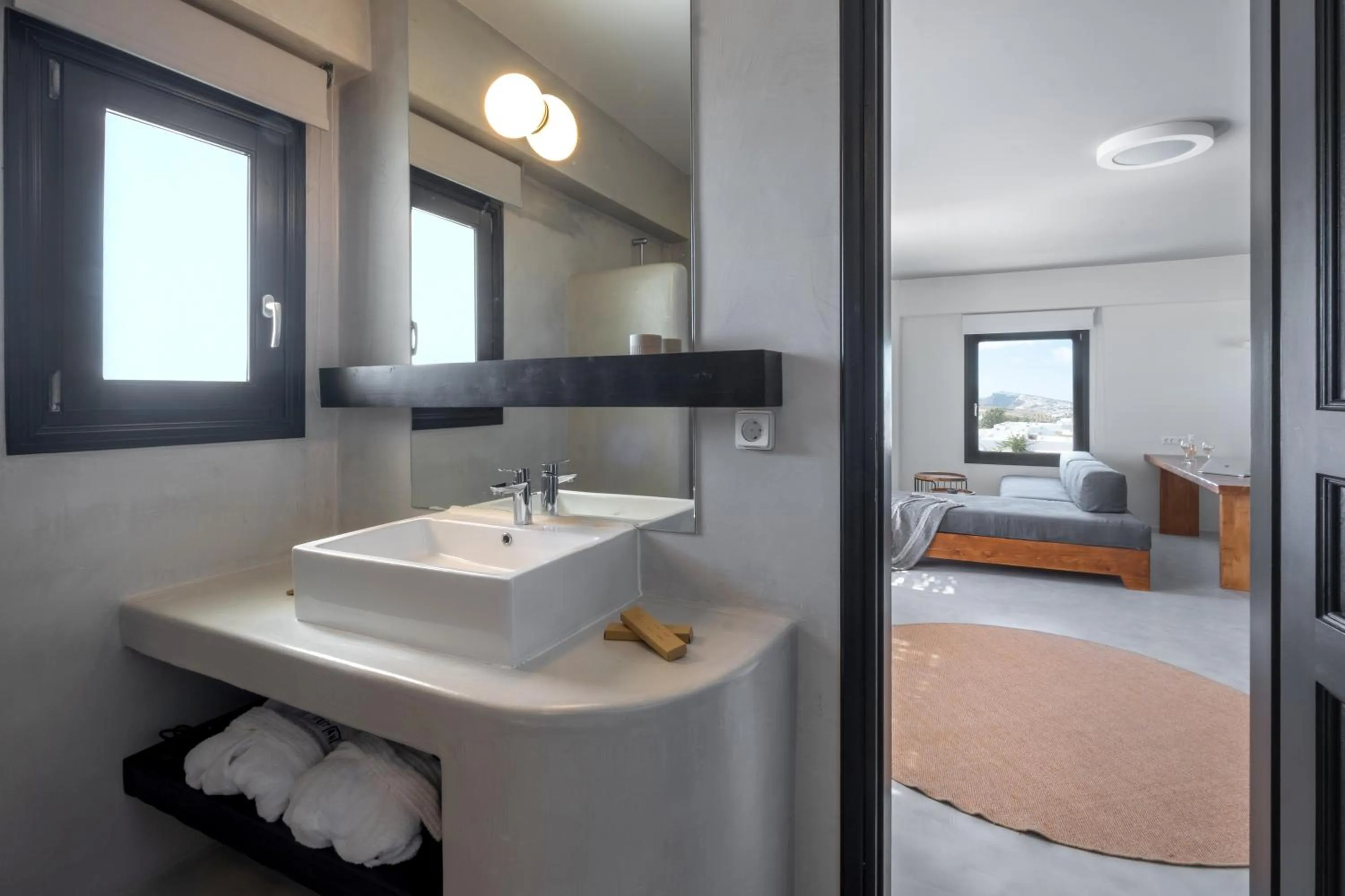 Bathroom, Bed in IfestAu.4 Suites