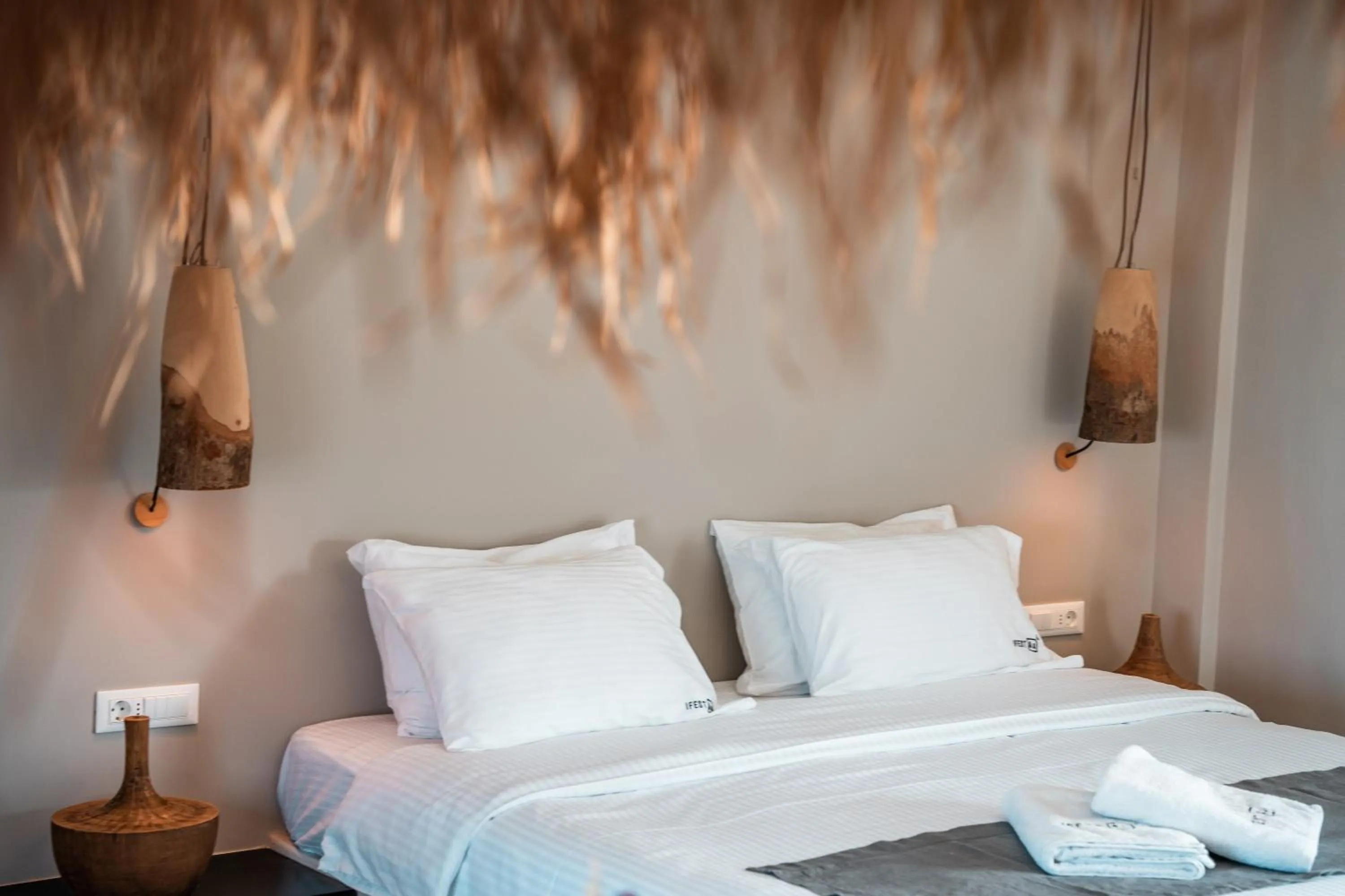 Bed in IfestAu.4 Suites