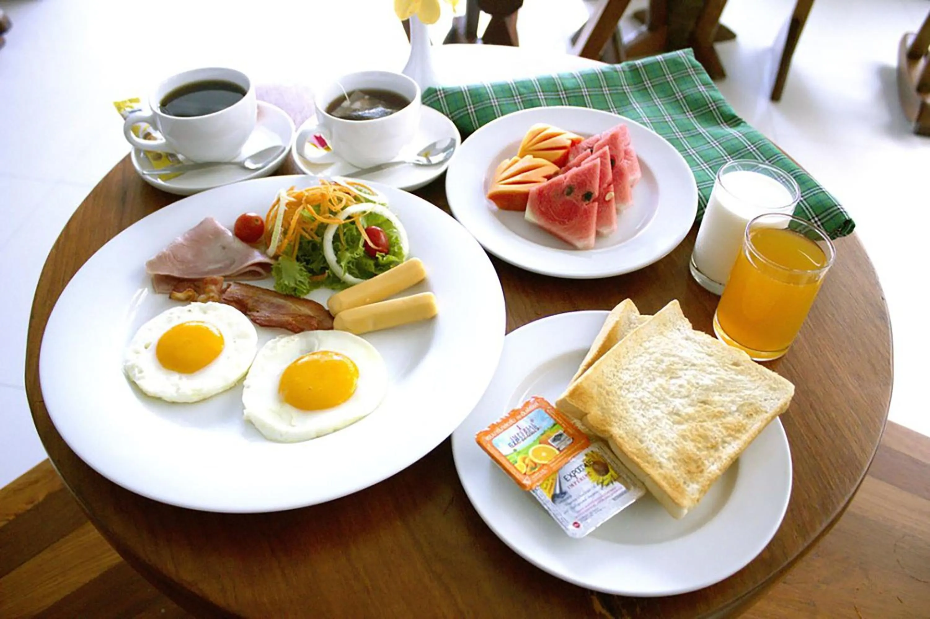 Breakfast in Baan Kamala Backpacker