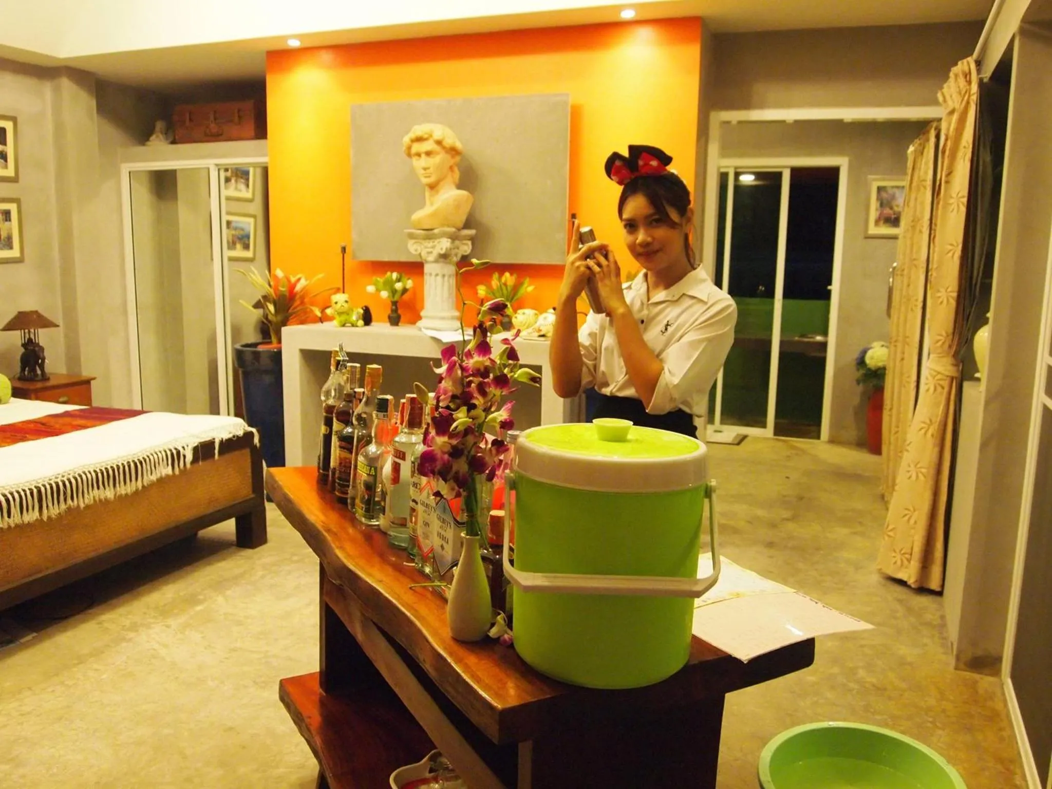 Evening entertainment, Bed in Baan Kamala Backpacker