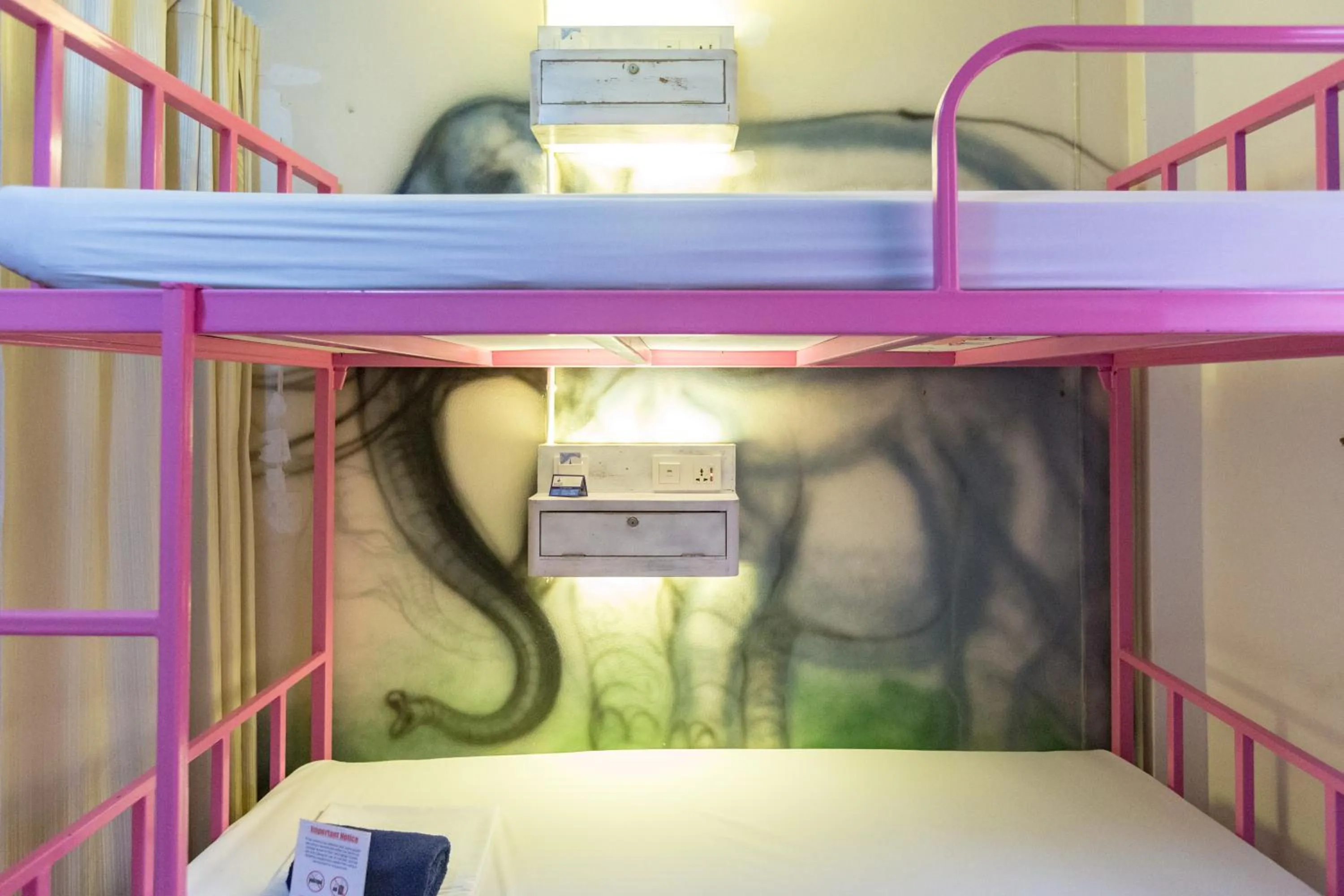 TV and multimedia, Bed in Baan Kamala Backpacker