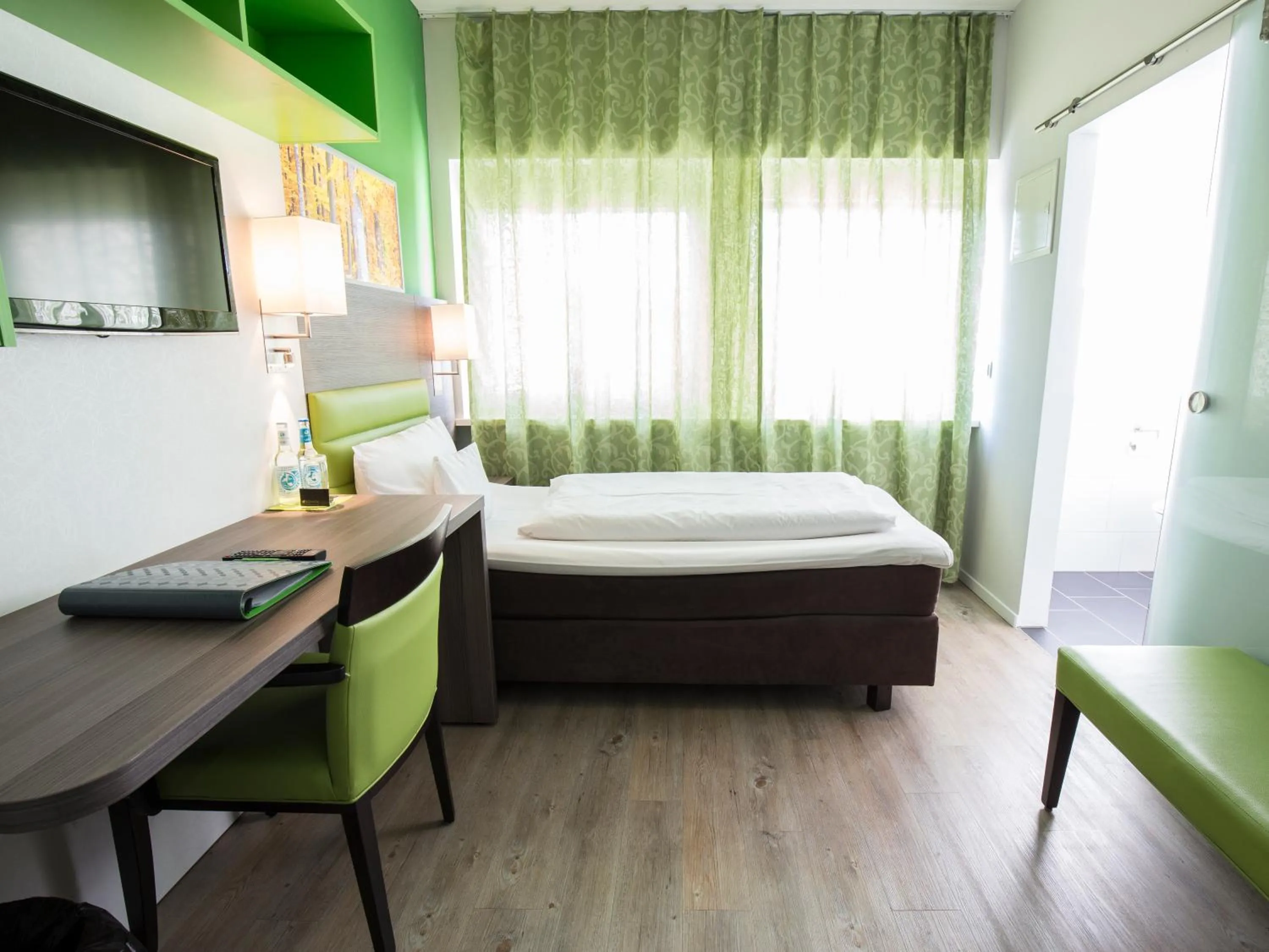 Day, Bed in Bonnox Boardinghouse & Hotel