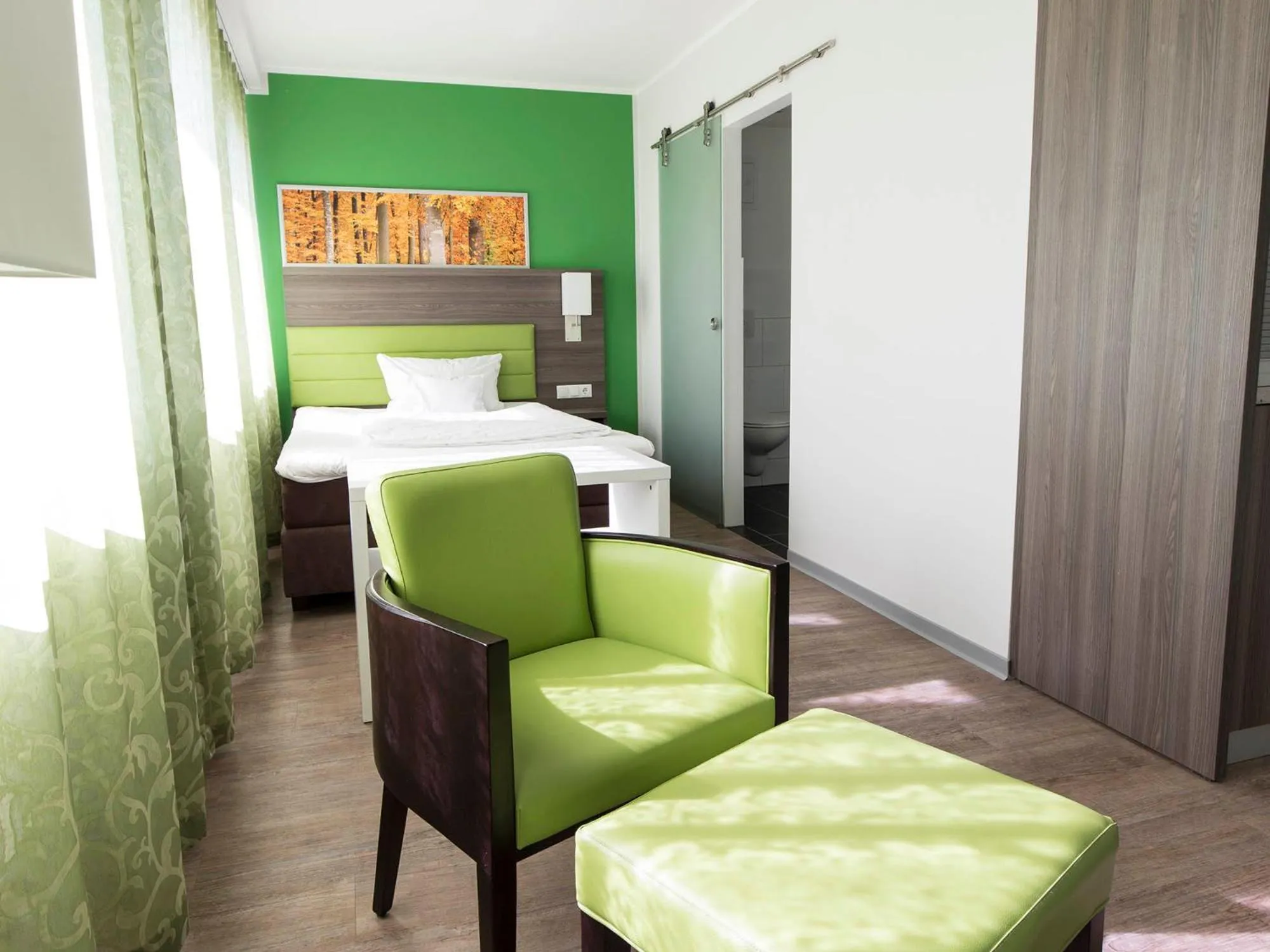 Day, Bed in Bonnox Boardinghouse & Hotel