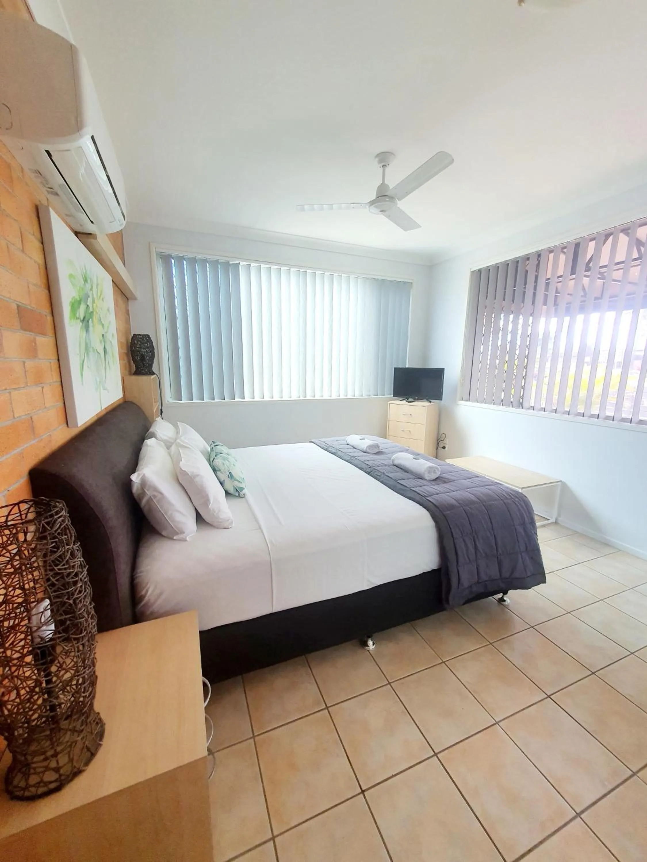 Bedroom, Bed in Sunseeker Motel