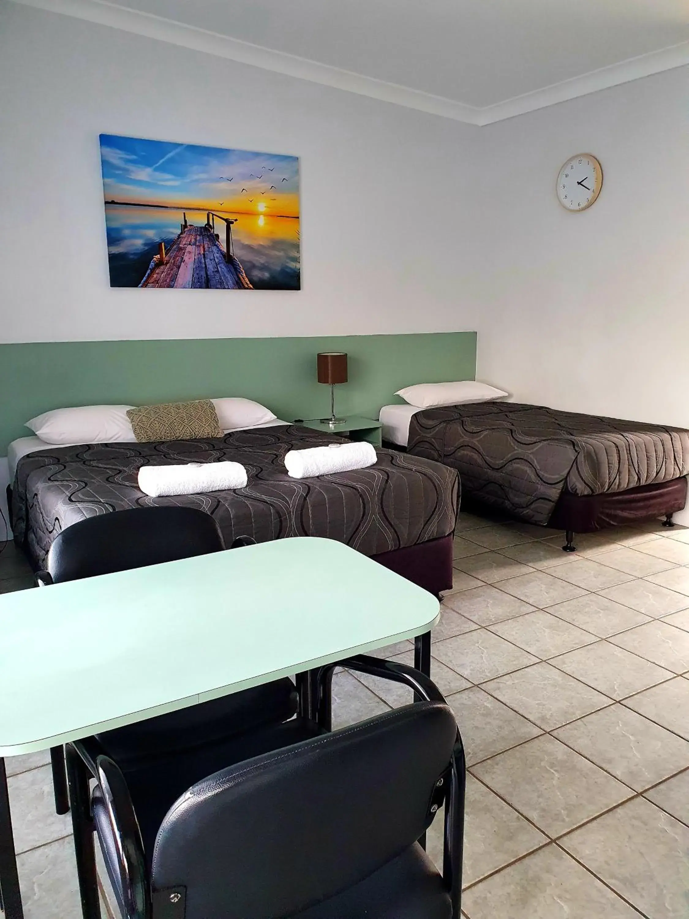 Deluxe Twin Room in Sunseeker Motel Deluxe Twin Room in Sunseeker Motel