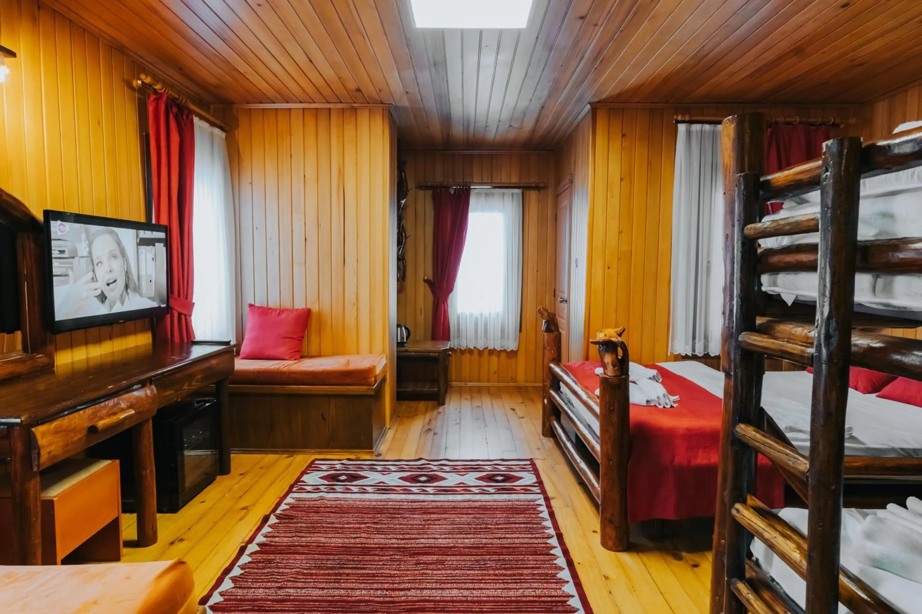 Bed in Inan Kardesler Hotel