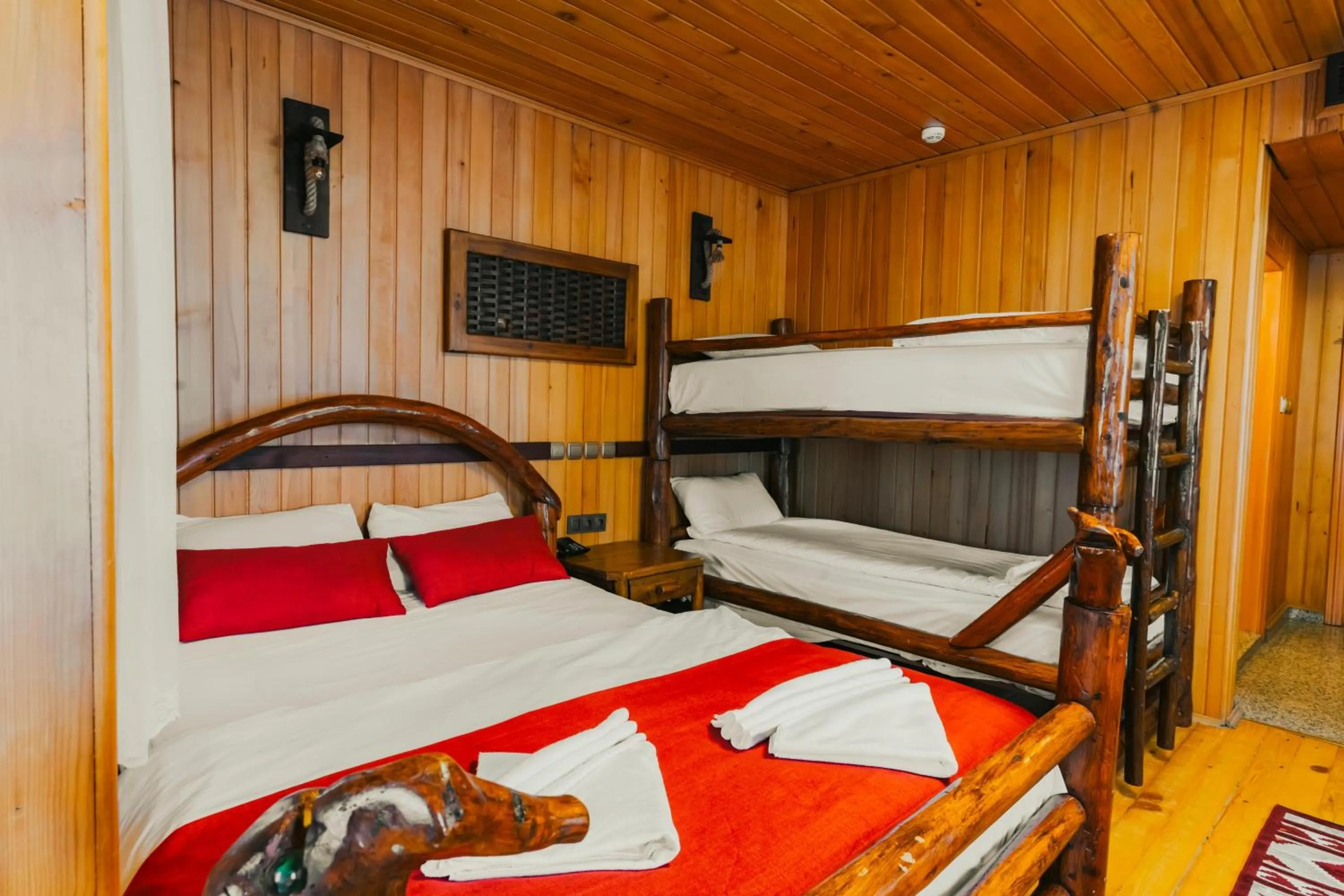 Bed in Inan Kardesler Hotel