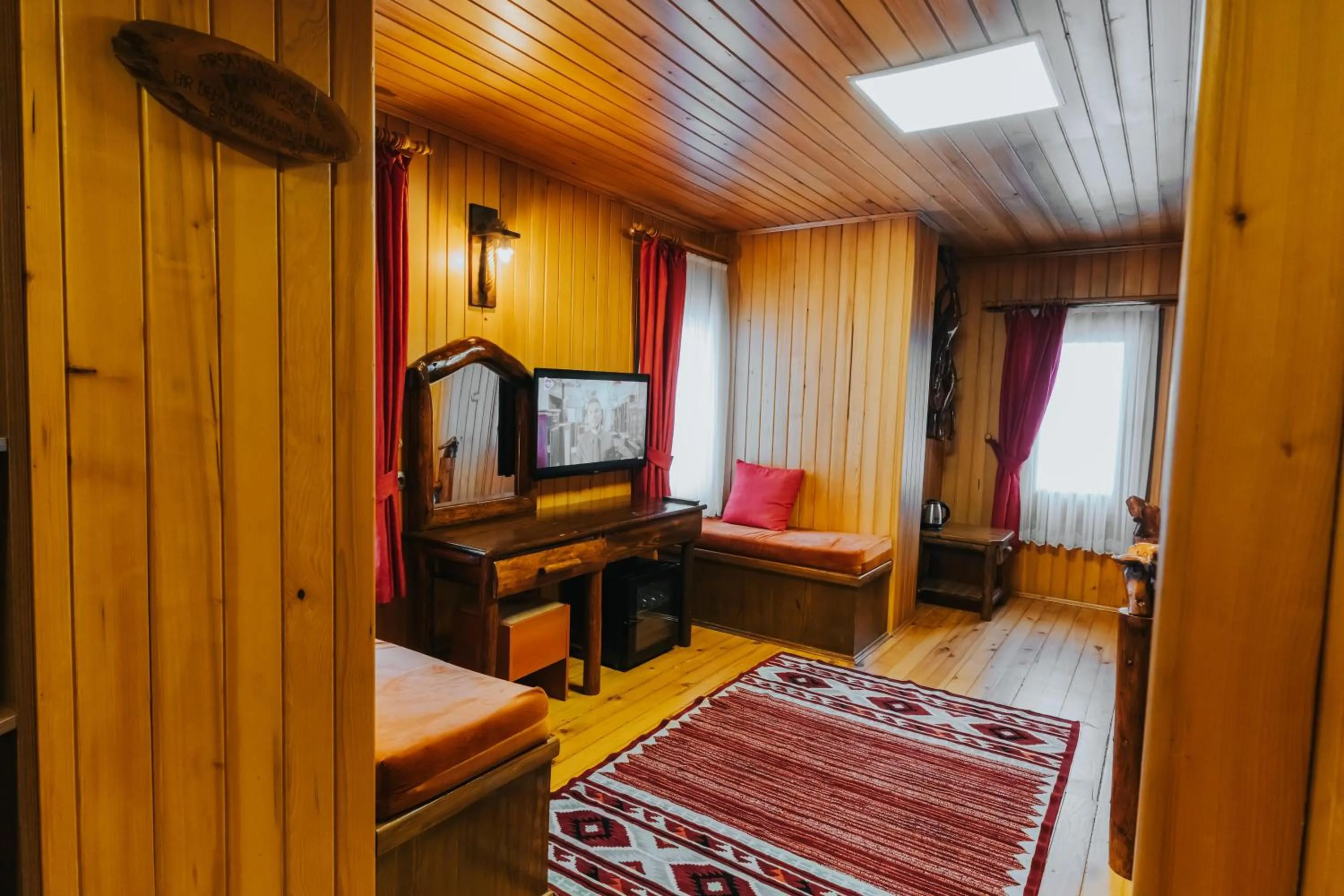 TV and multimedia in Inan Kardesler Hotel