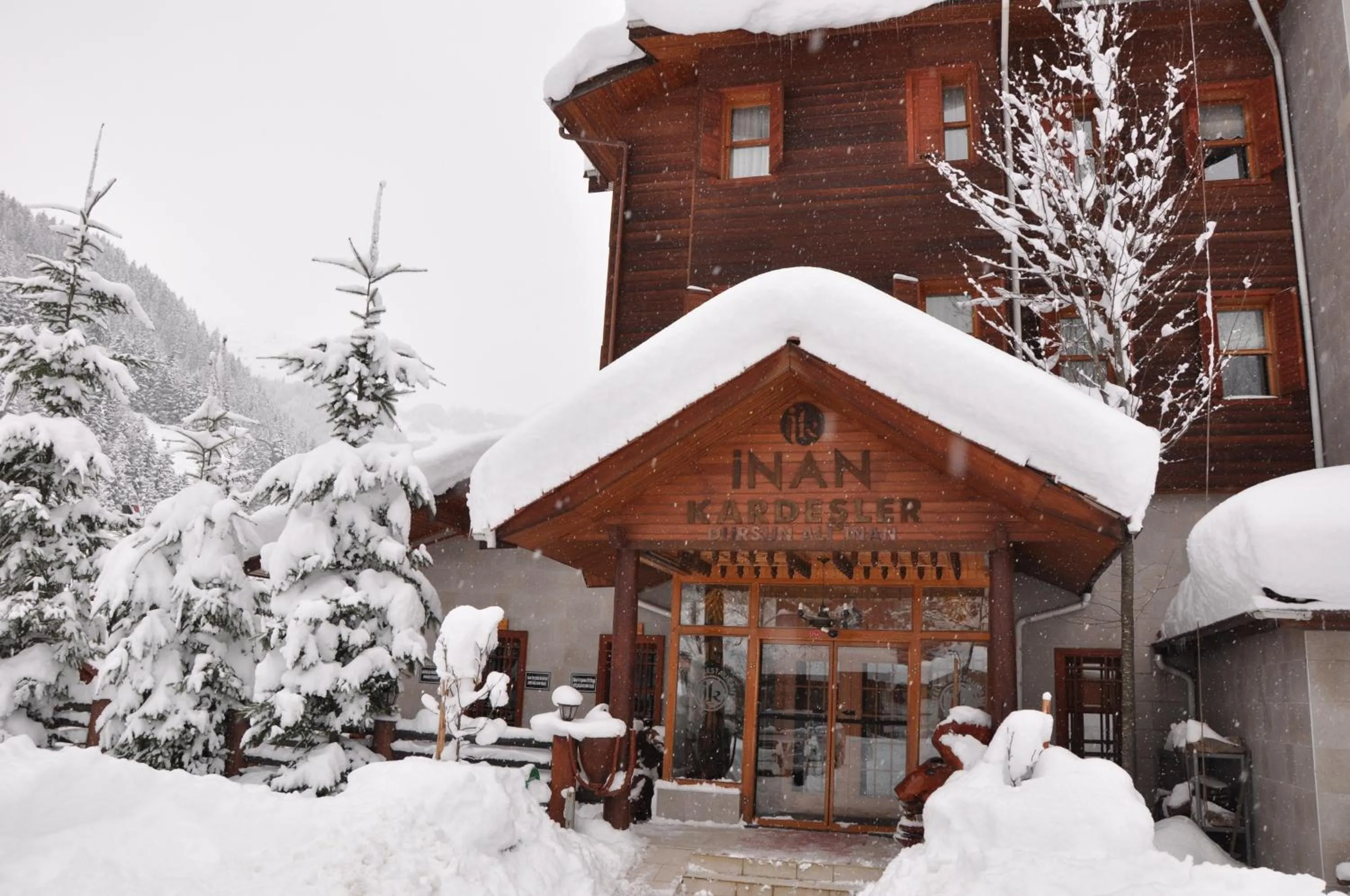 Facade/entrance in Inan Kardesler Hotel