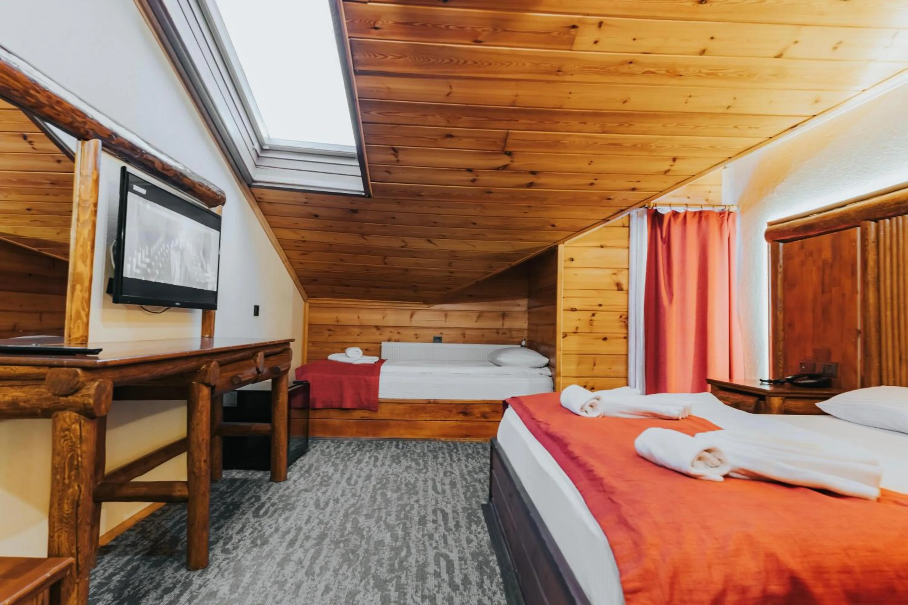 Bed in Inan Kardesler Hotel