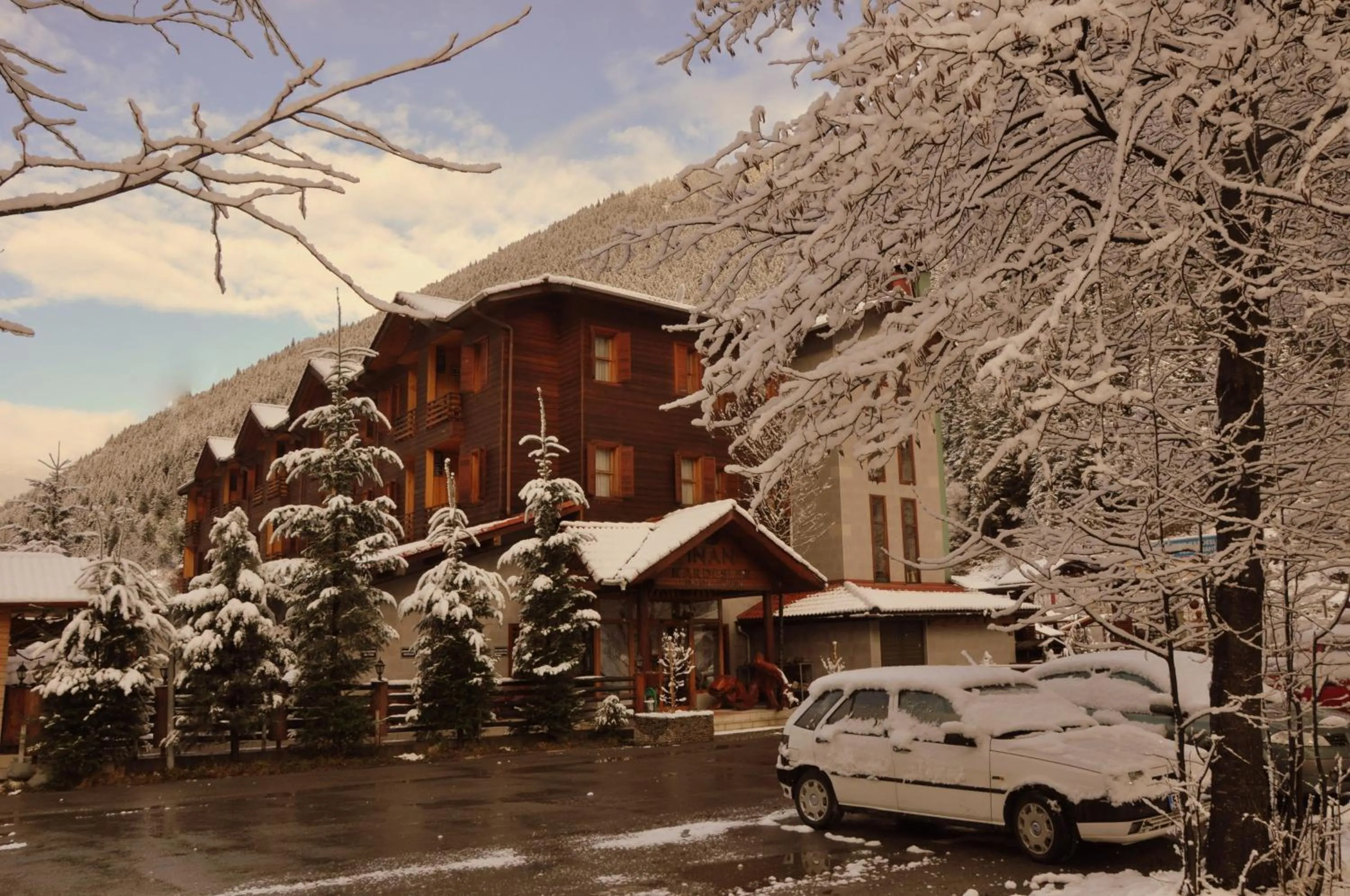 Facade/entrance in Inan Kardesler Hotel