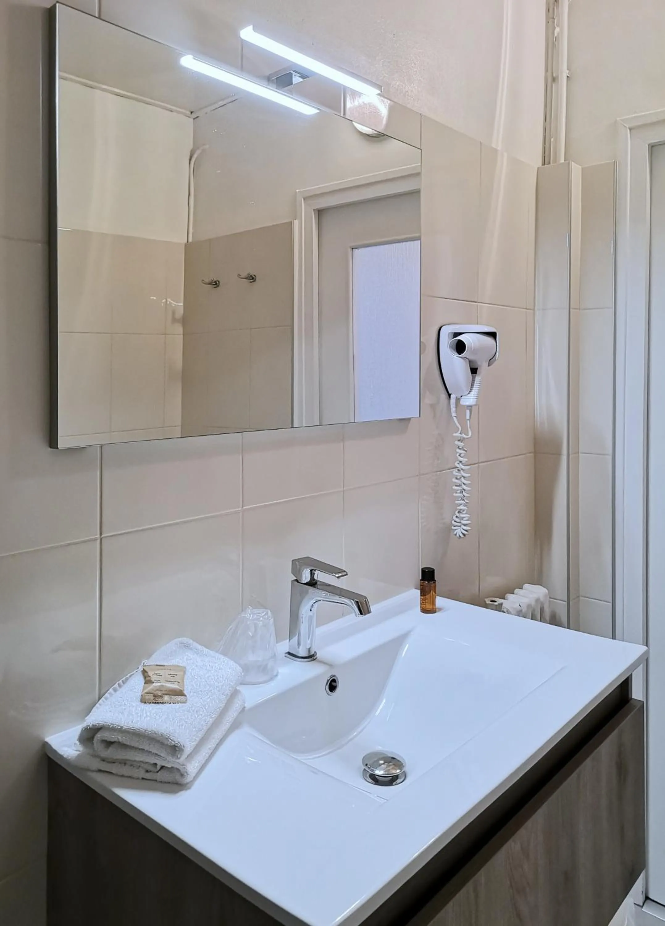 Photo of the whole room in Hostel20 Toulouse Wilson