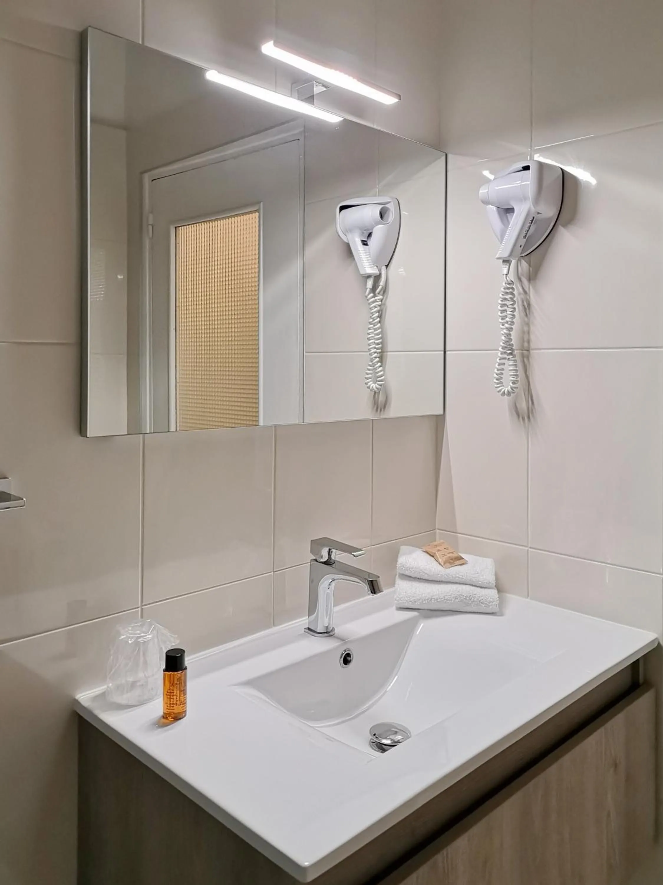 Bathroom in Hostel20 Toulouse Wilson