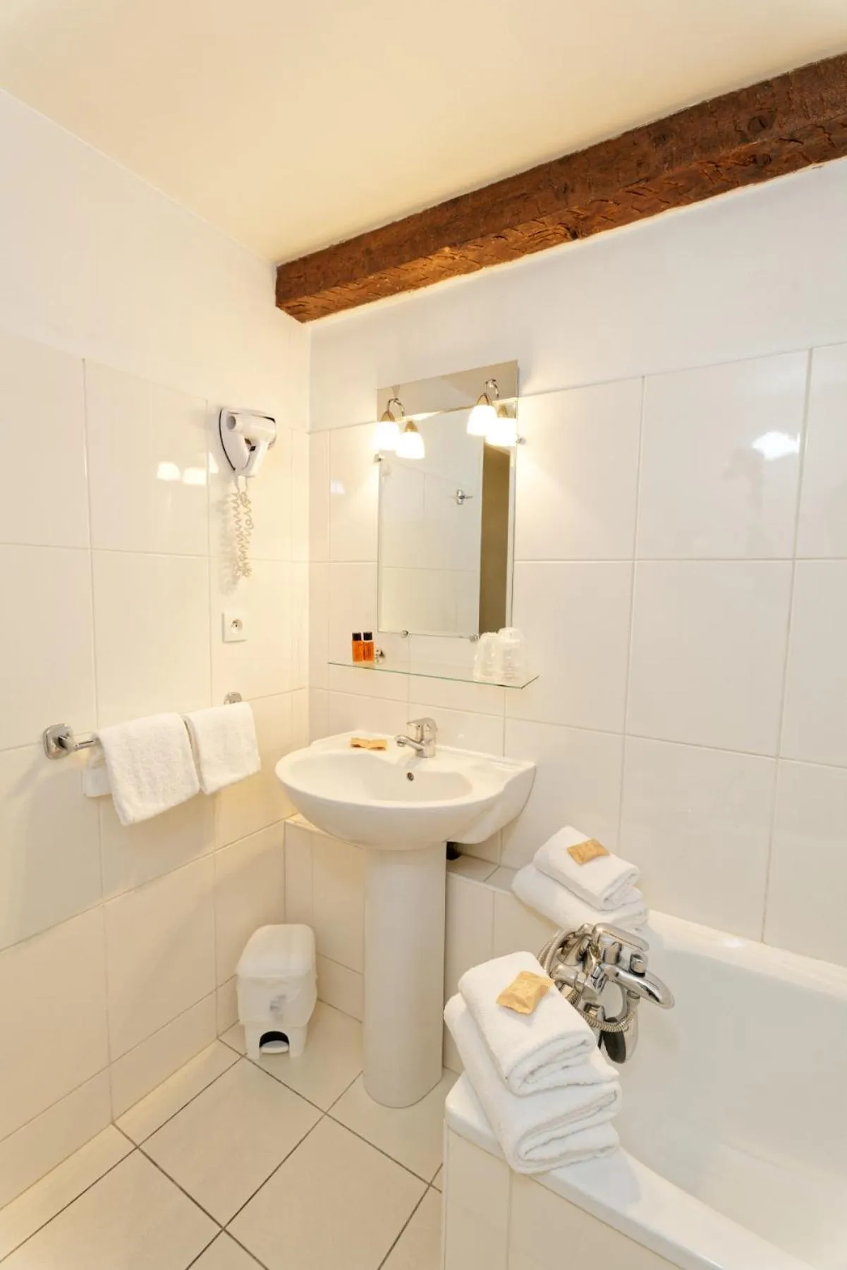 Bathroom in Hostel20 Toulouse Wilson